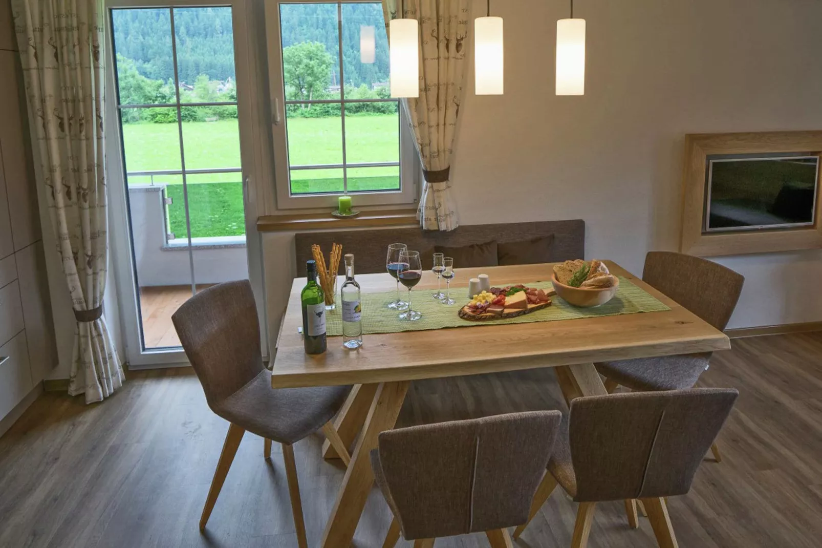 Apartments Zillertal 4P-Esszimmer