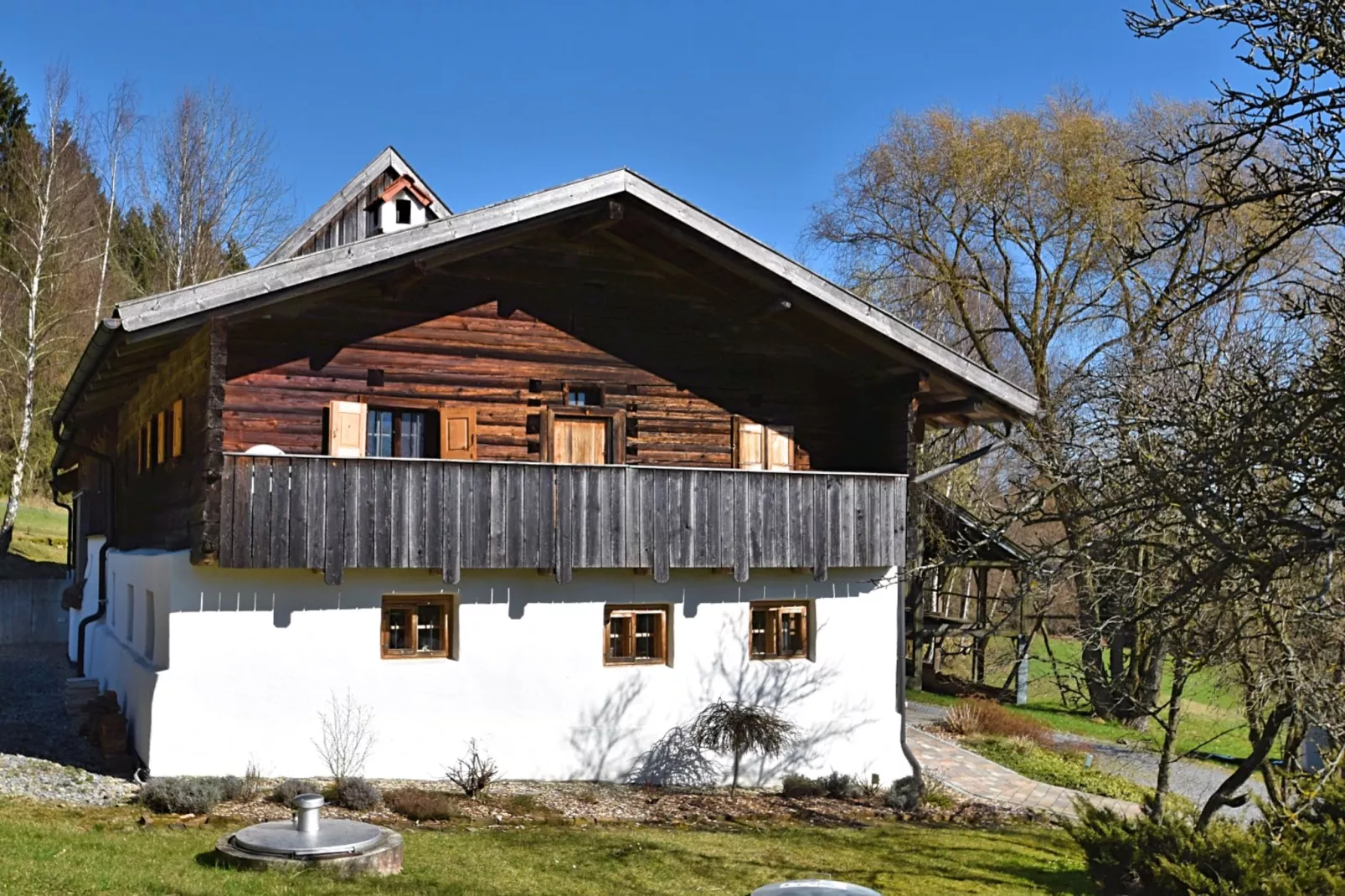 Kreut-Exterior in summer
