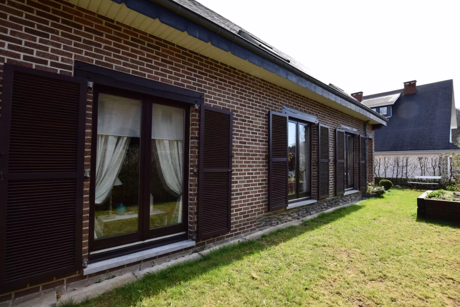 Ô de la roche-Exterior summer