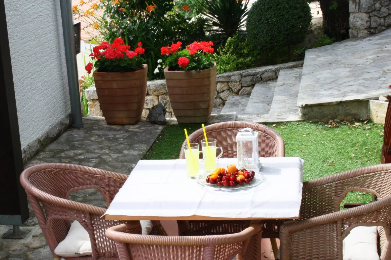 Beach front accomodation for 10-Balcon-terrasse