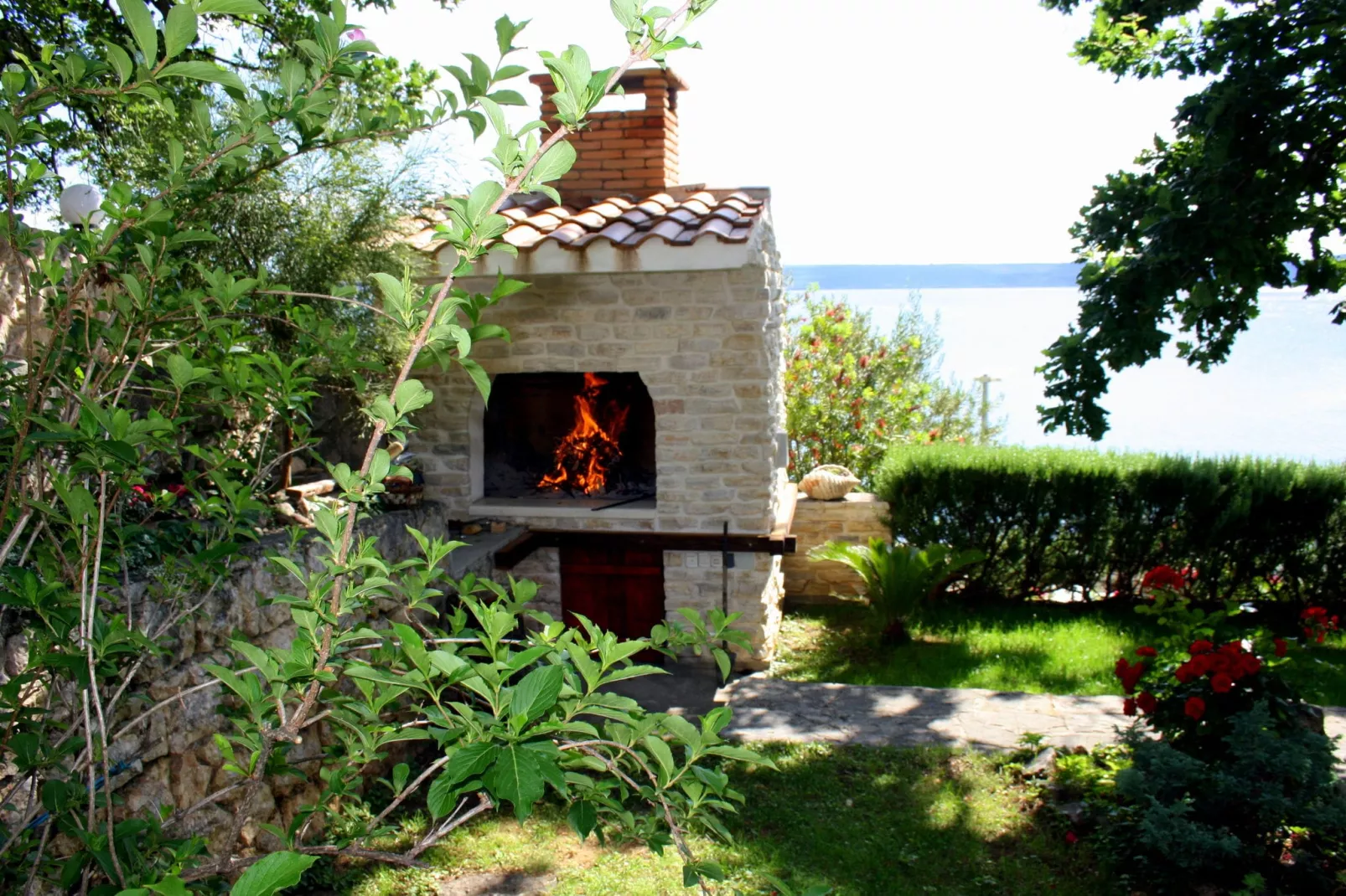Beach front accomodation for 10-Jardin d'été
