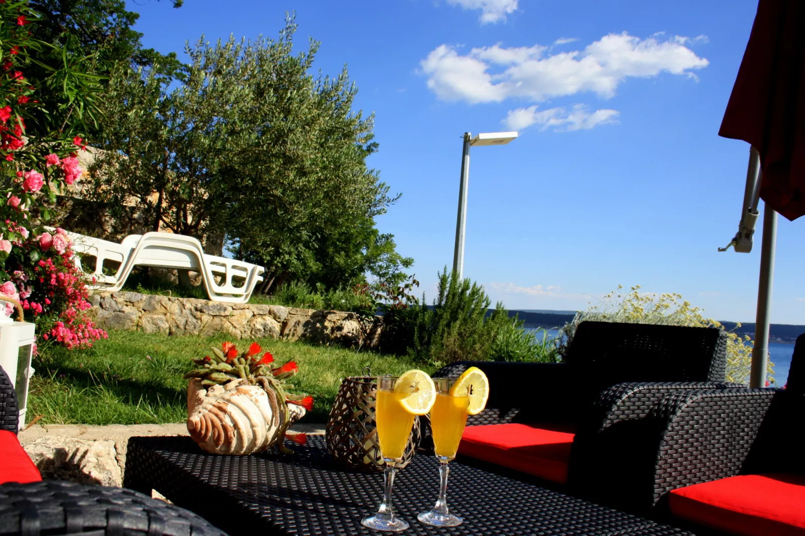 Beach front accomodation for 10-Jardin d'été
