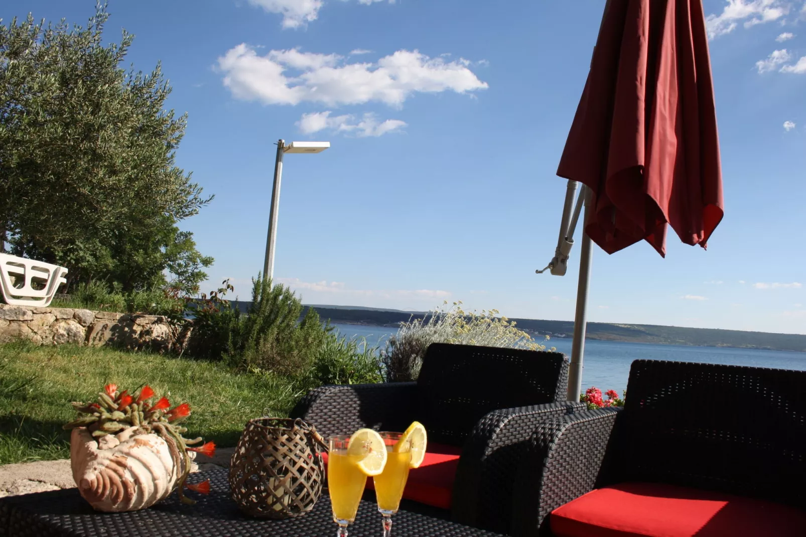 Beach front accomodation for 10-Jardin d'été
