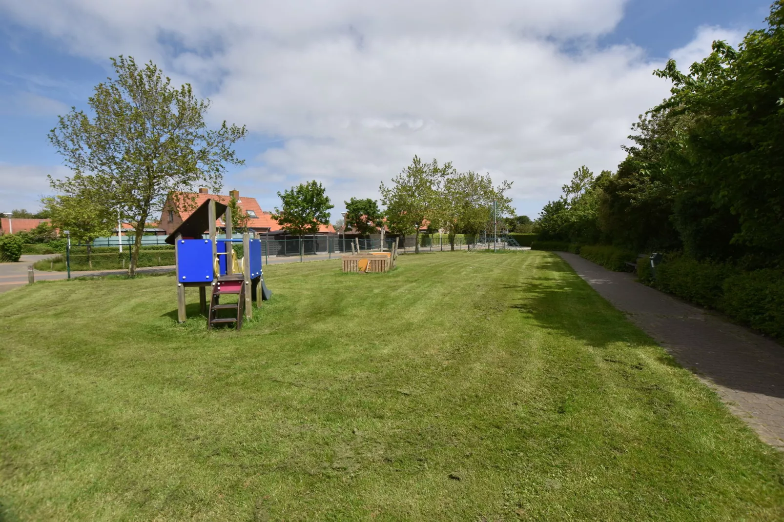 Valkenhorst-Areas within 1km in summer