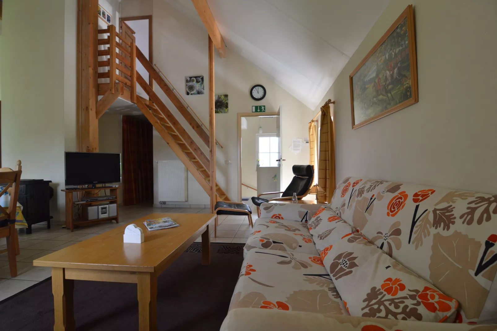 Yameta Up-Living room