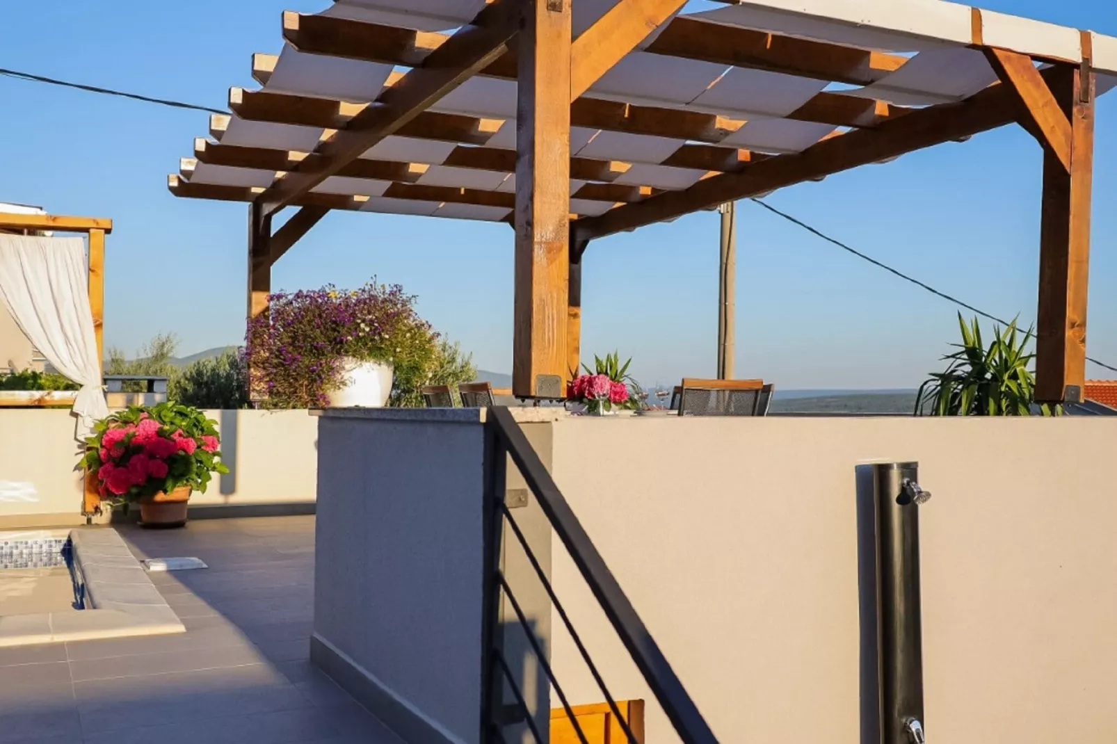 Ivona-Terrassenbalkon