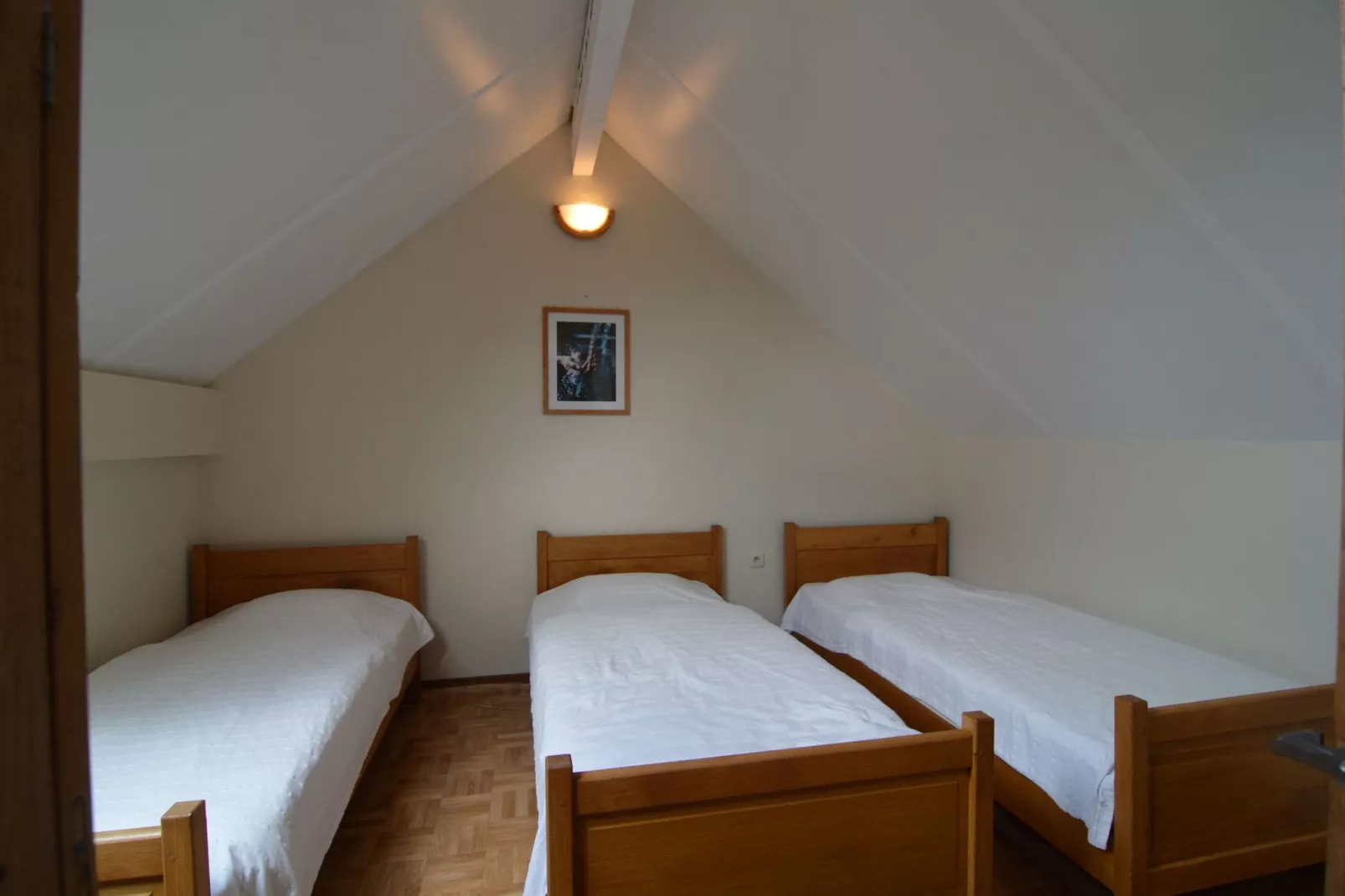Yameta Up-Bedroom