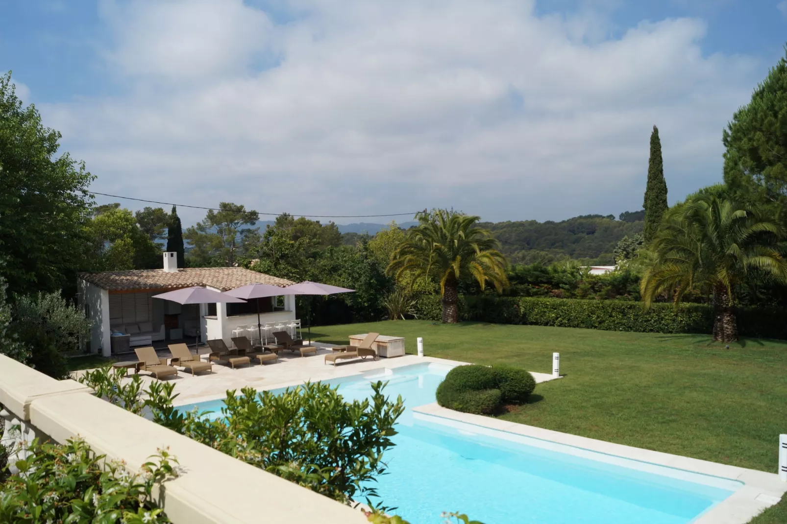 Villa Mougins-Gardens summer