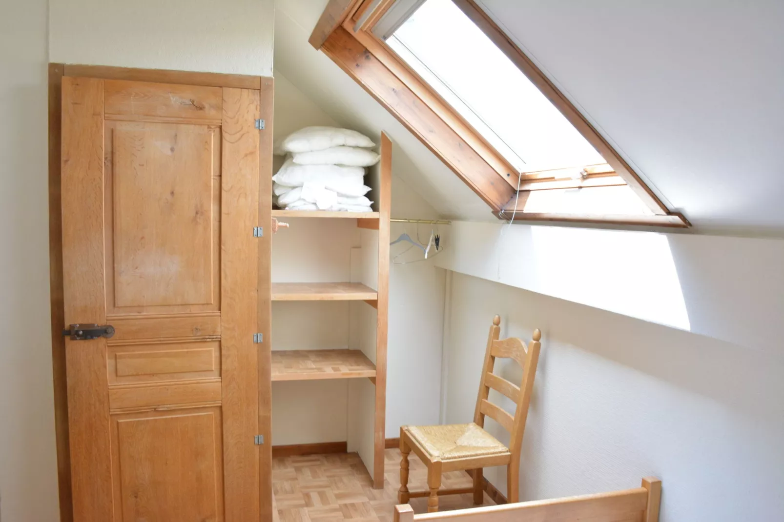 Yameta Up-Bedroom