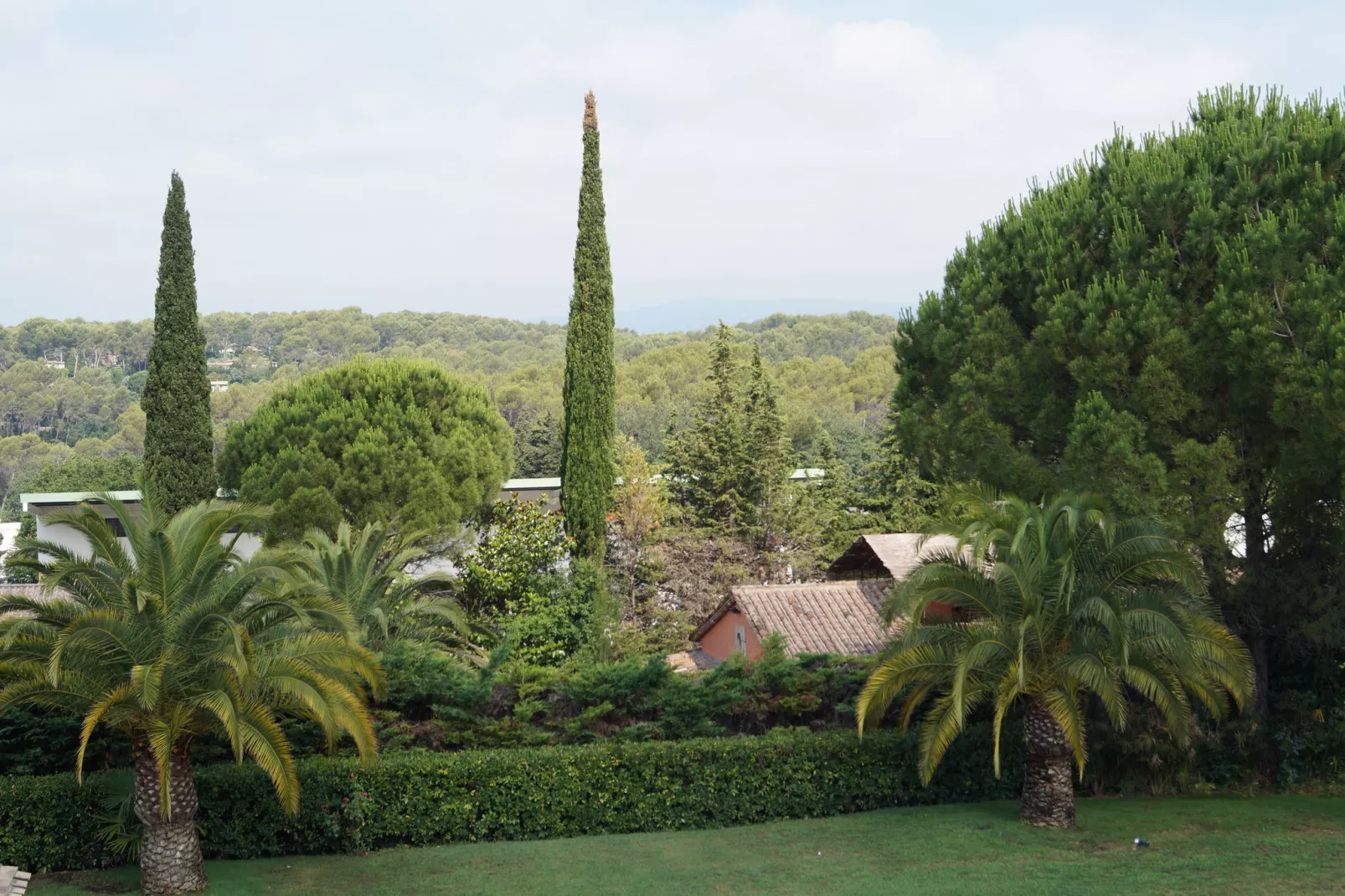 Villa Mougins-Areas summer 1km