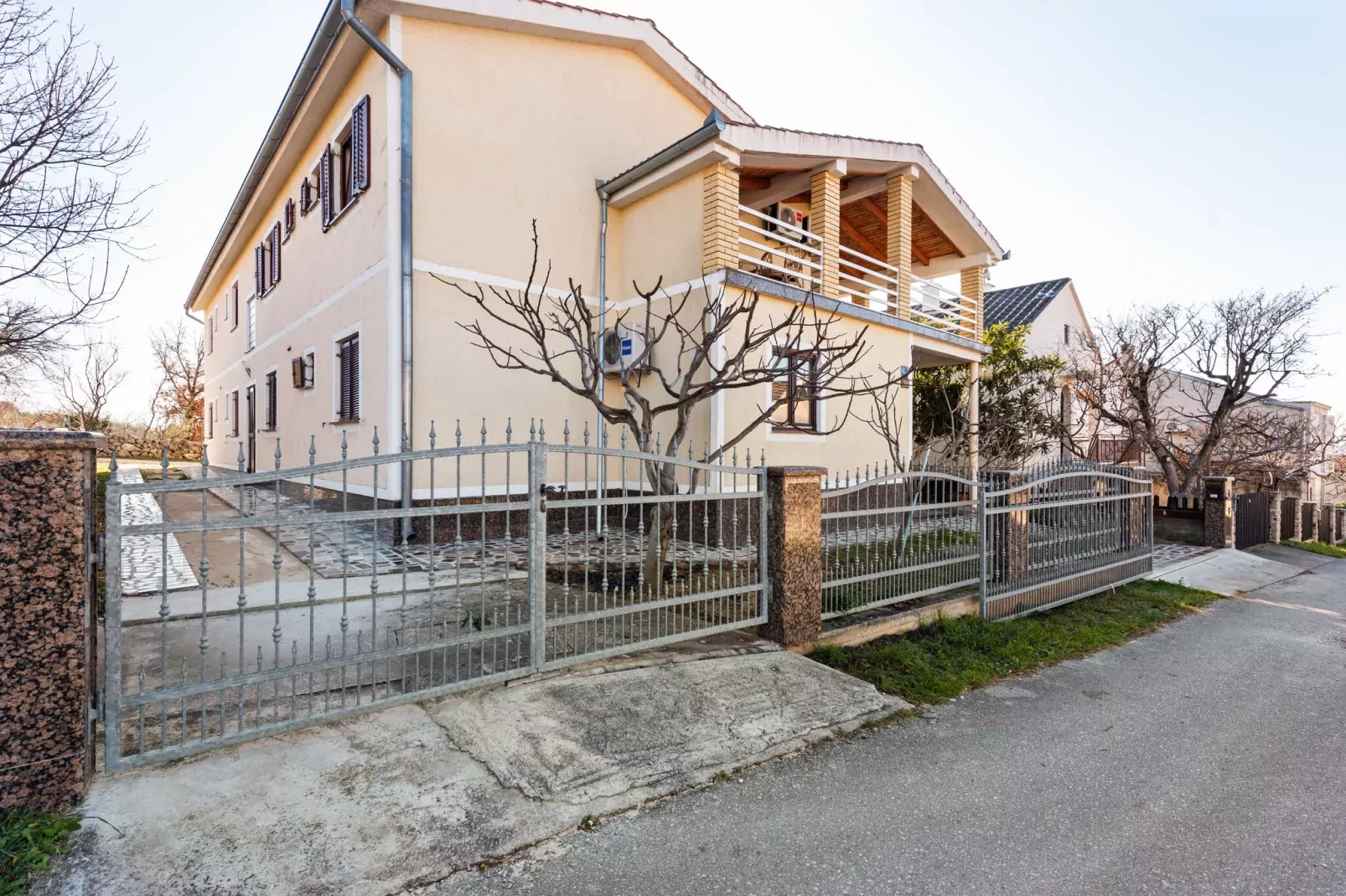 Lovely apartment Katarina-Außenbereich Sommer