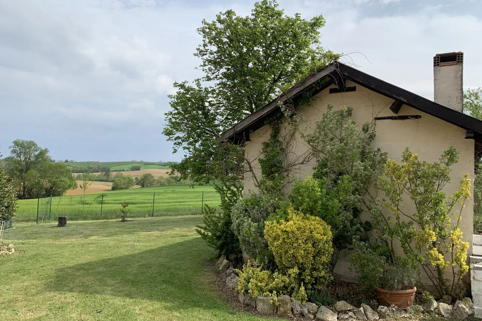 Maison Joie de Vivre-View summer