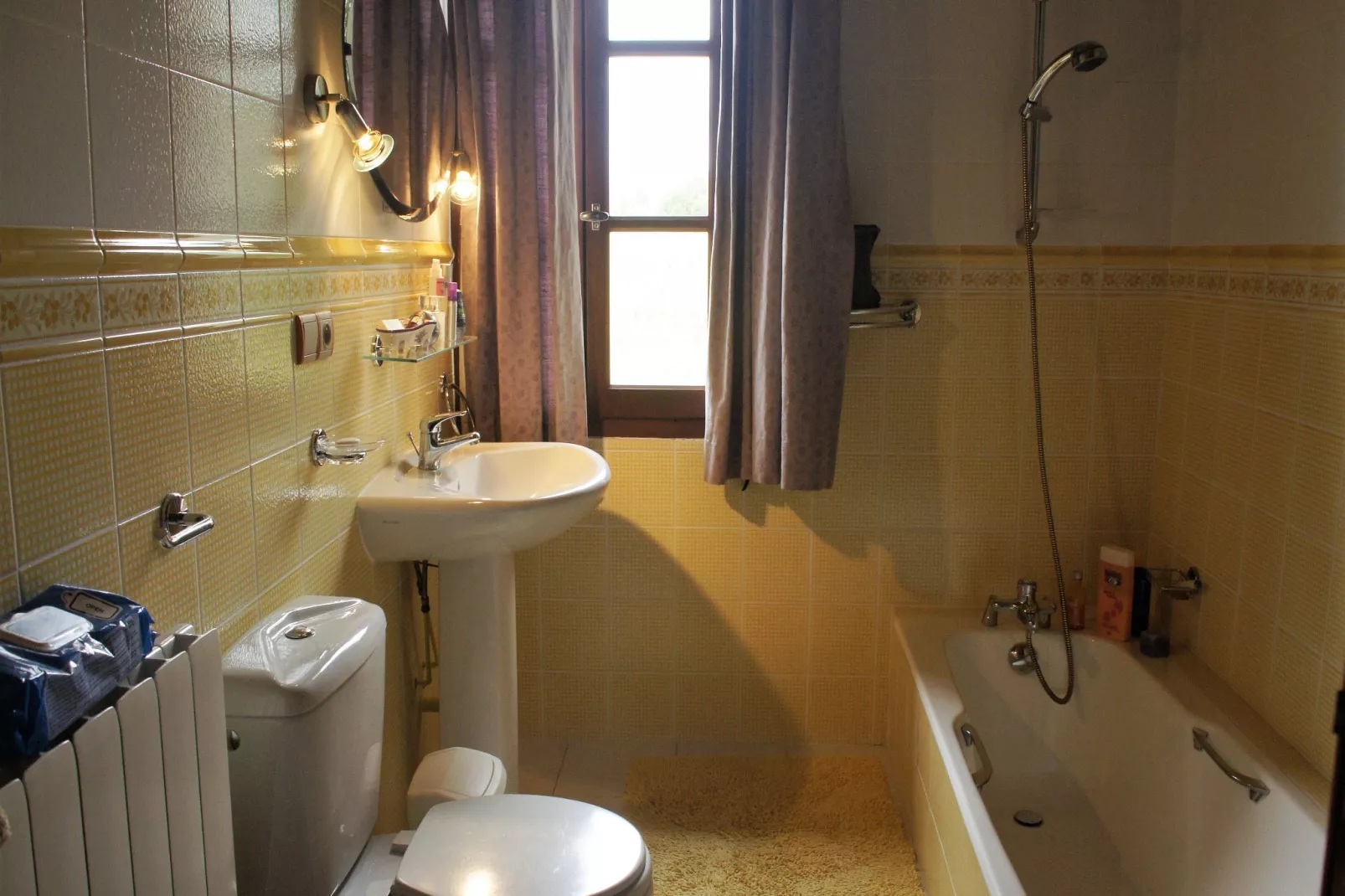 Maison Joie de Vivre-Bathroom