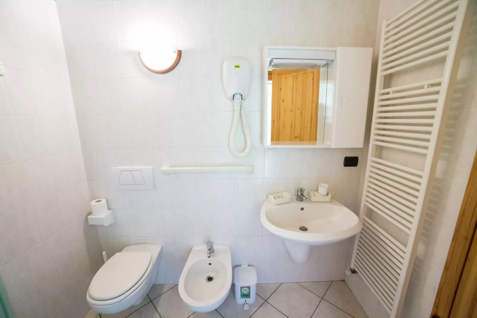 GrBe Quadri-Bathroom