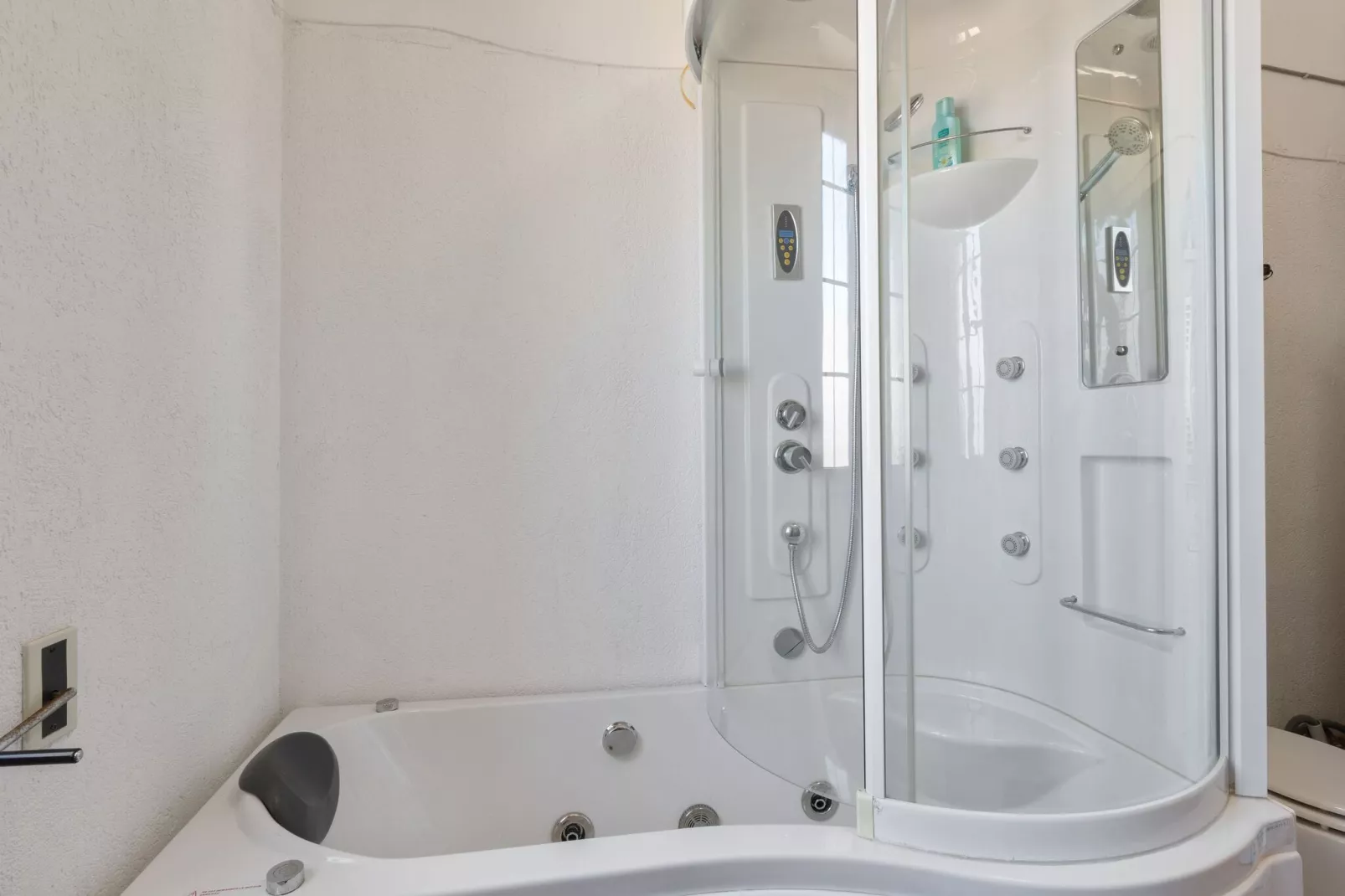 Pool Villa Torre San Giovanni-Bathroom