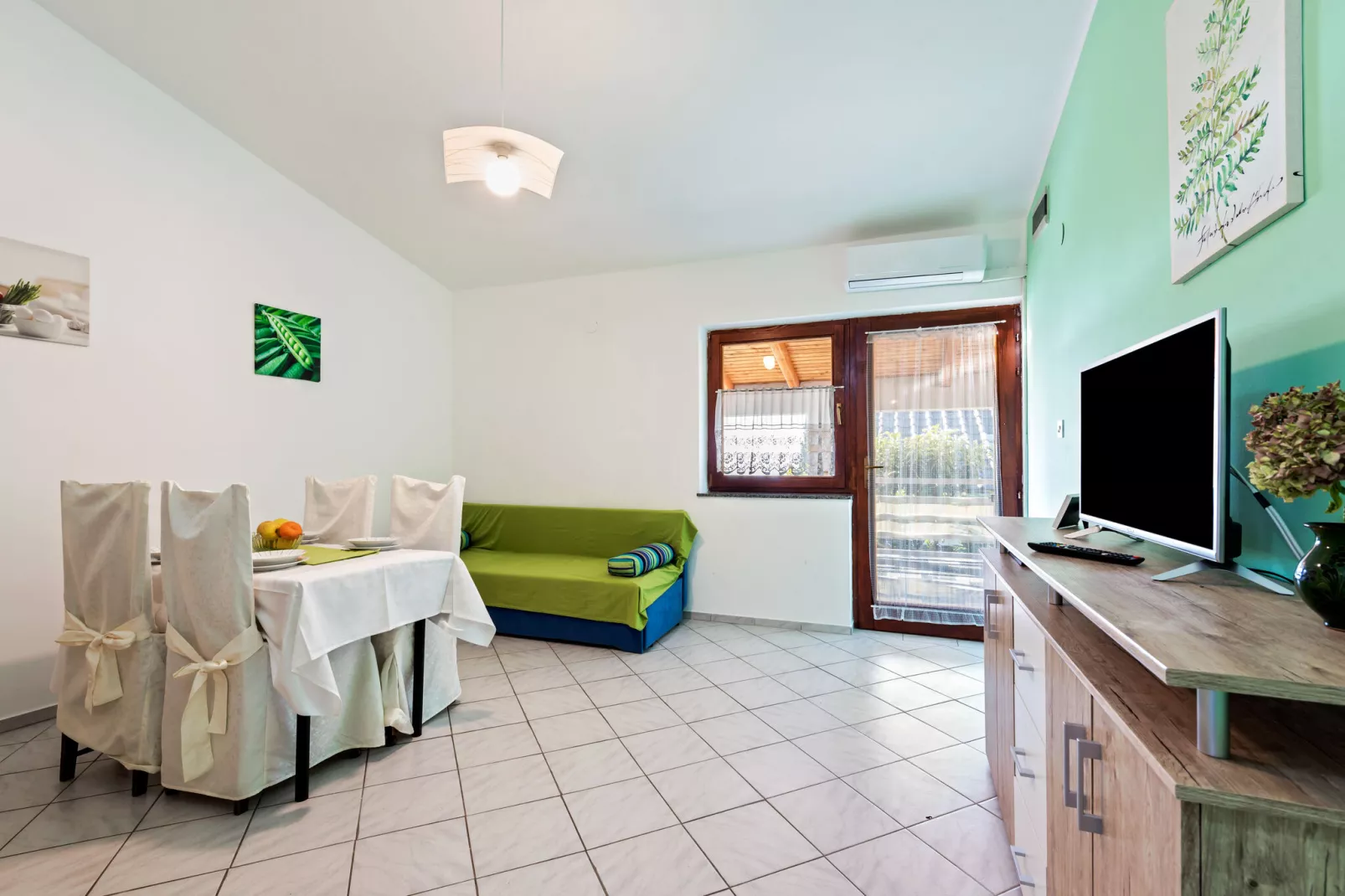 Lovely green apartment Katarina-Wohnzimmer
