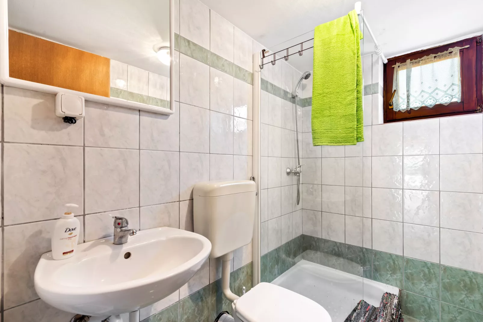 Lovely green apartment Katarina-Badezimmer