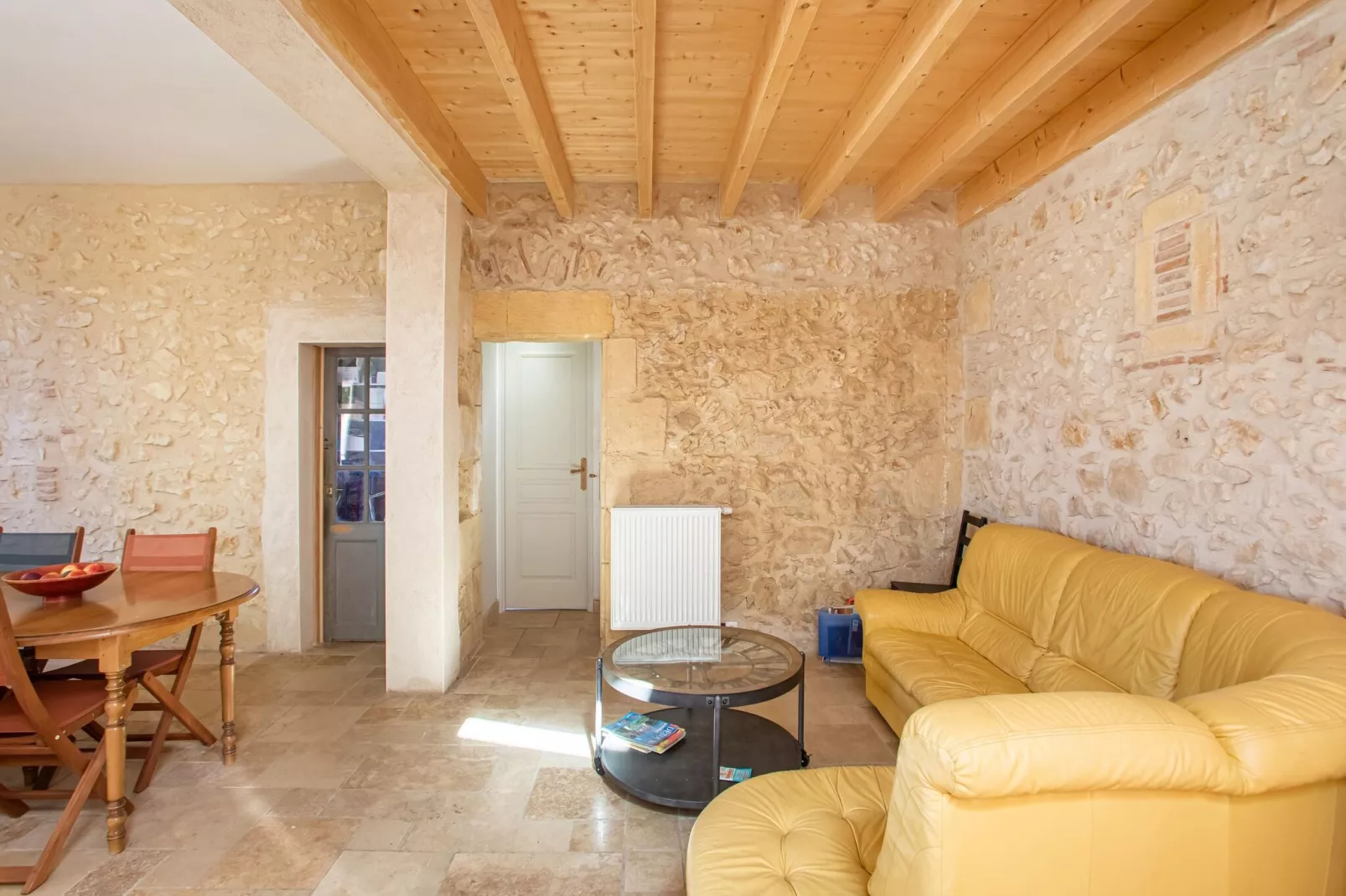 Maison Pool-Living room
