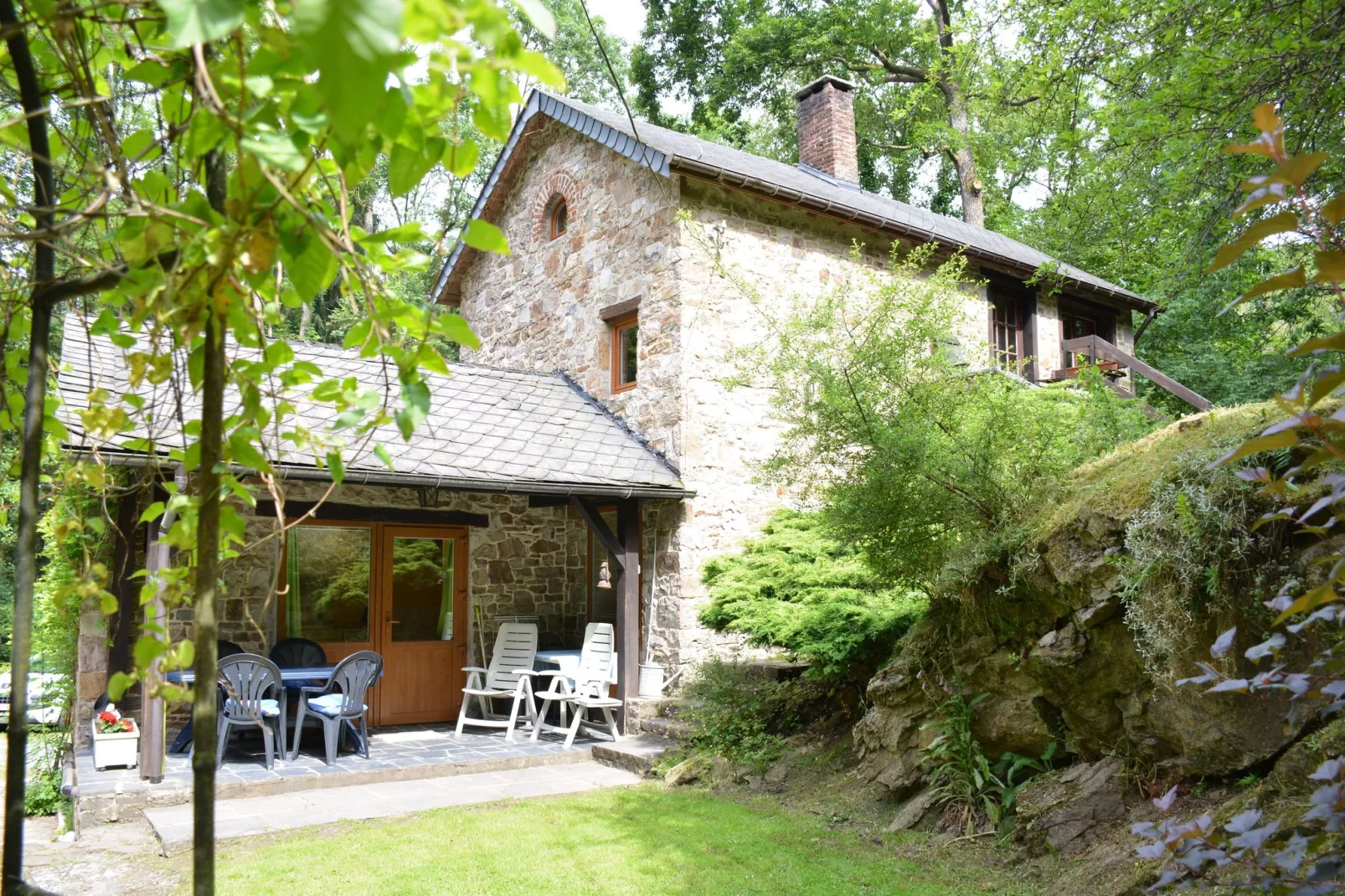 Le Moulin Sylvestre-Exterior summer
