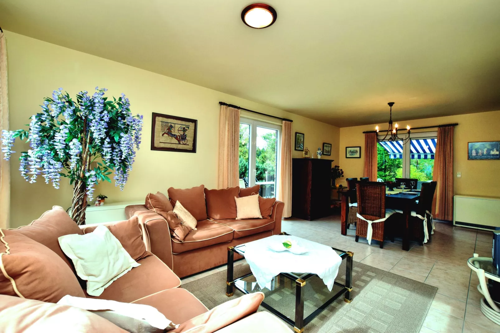 L'Orchidée-Living room