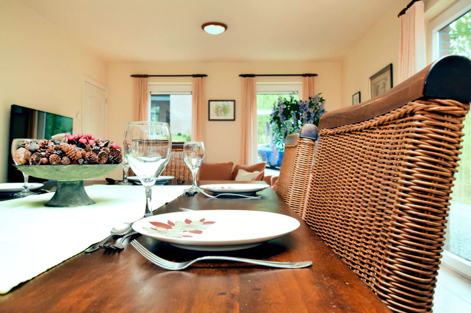 L'Orchidée-Dining room