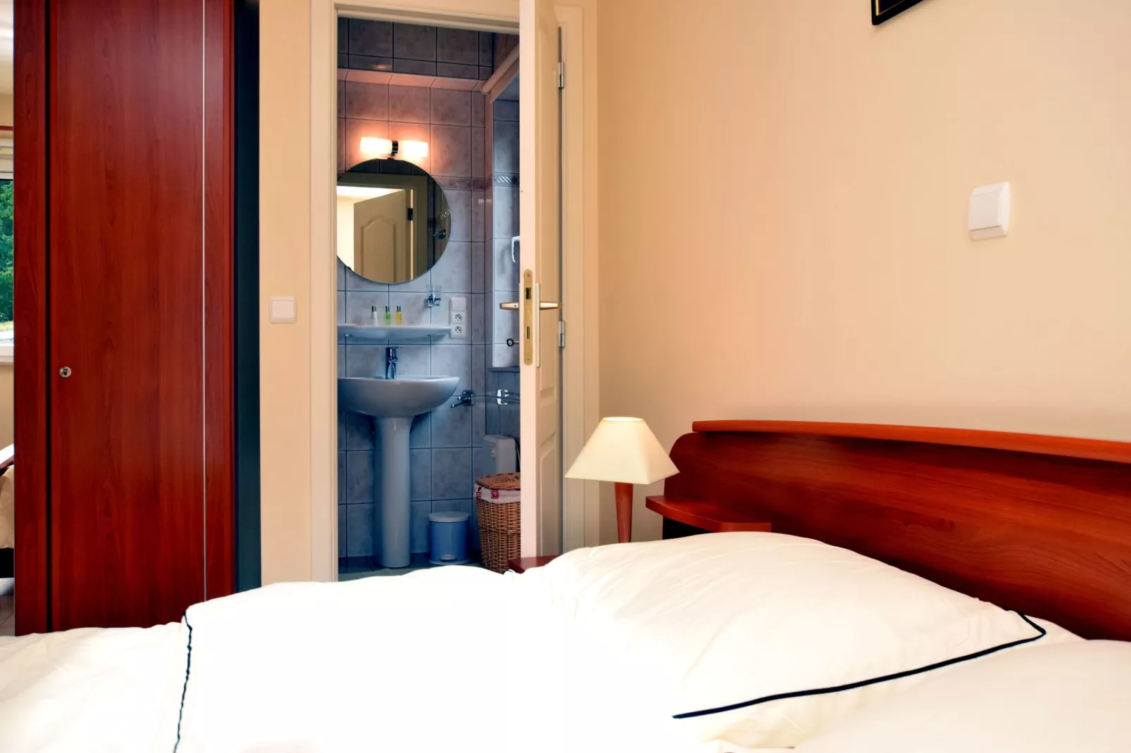 L'Orchidée-Bedroom