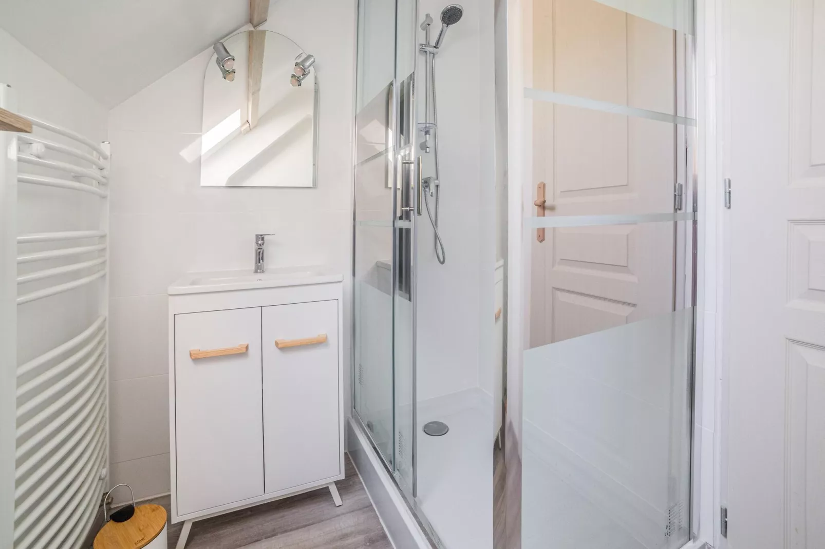 Maison Pool-Bathroom