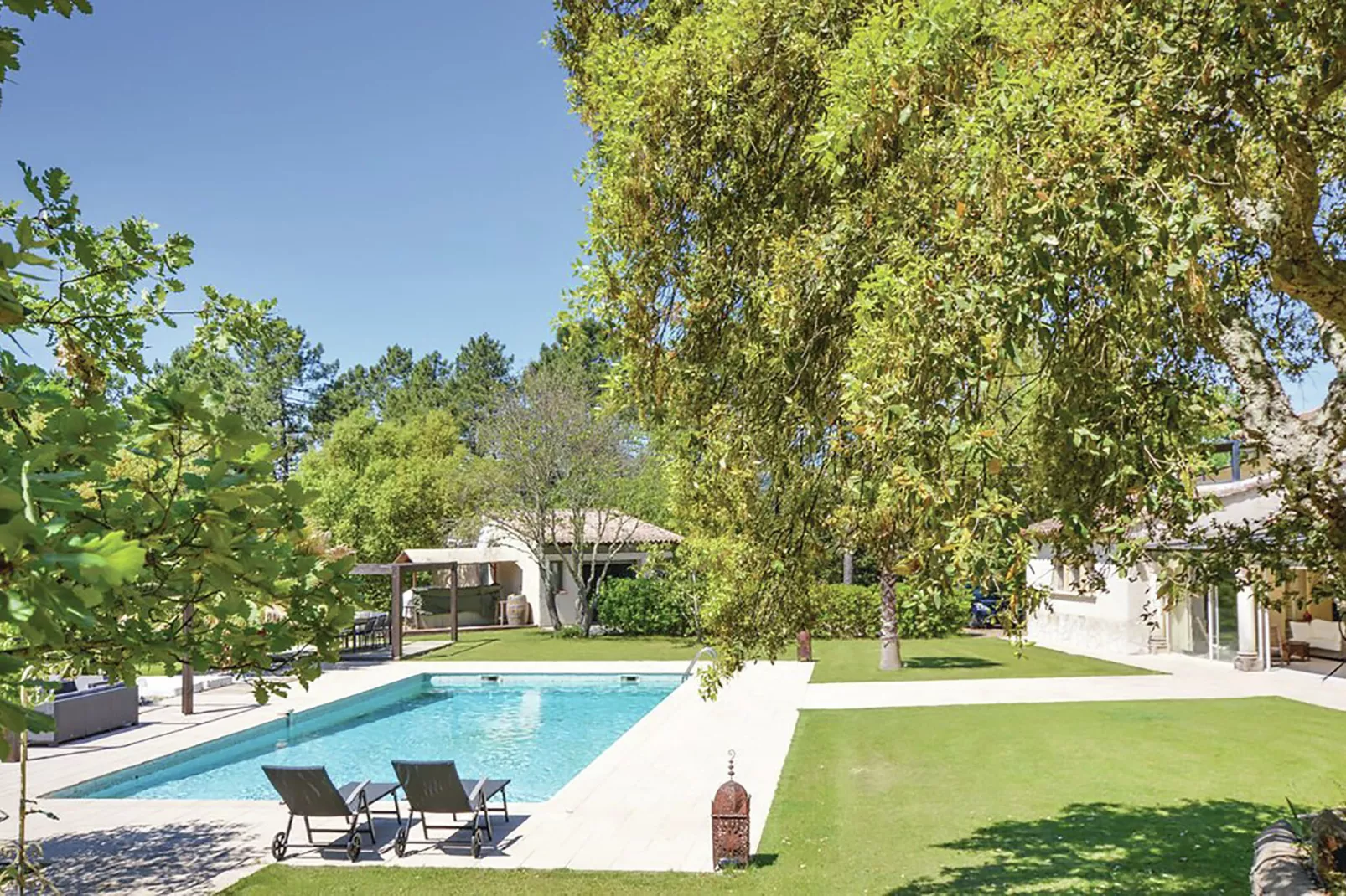Villa Le Muy-Exterior summer