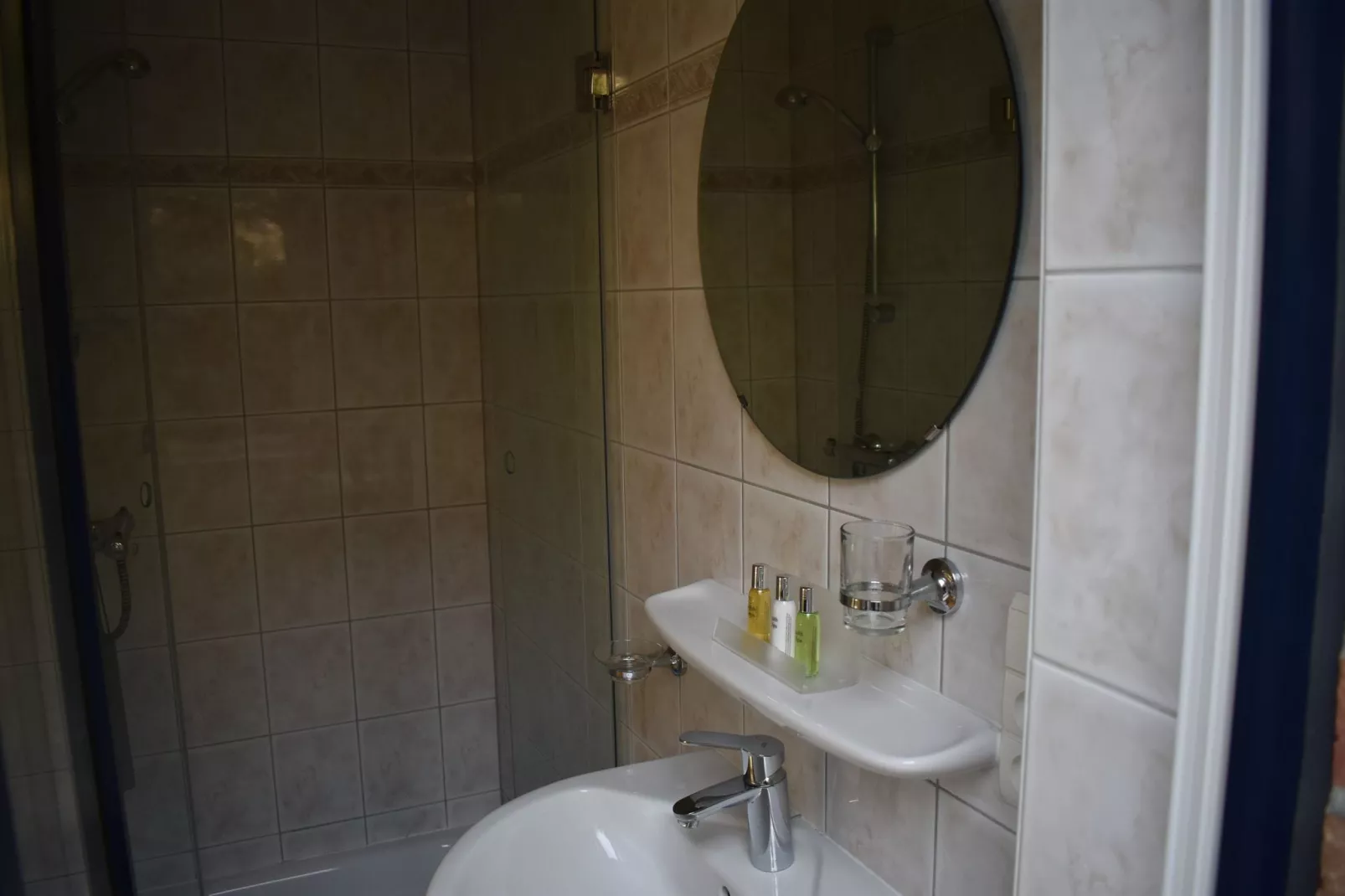 L'Orchidée-Bathroom