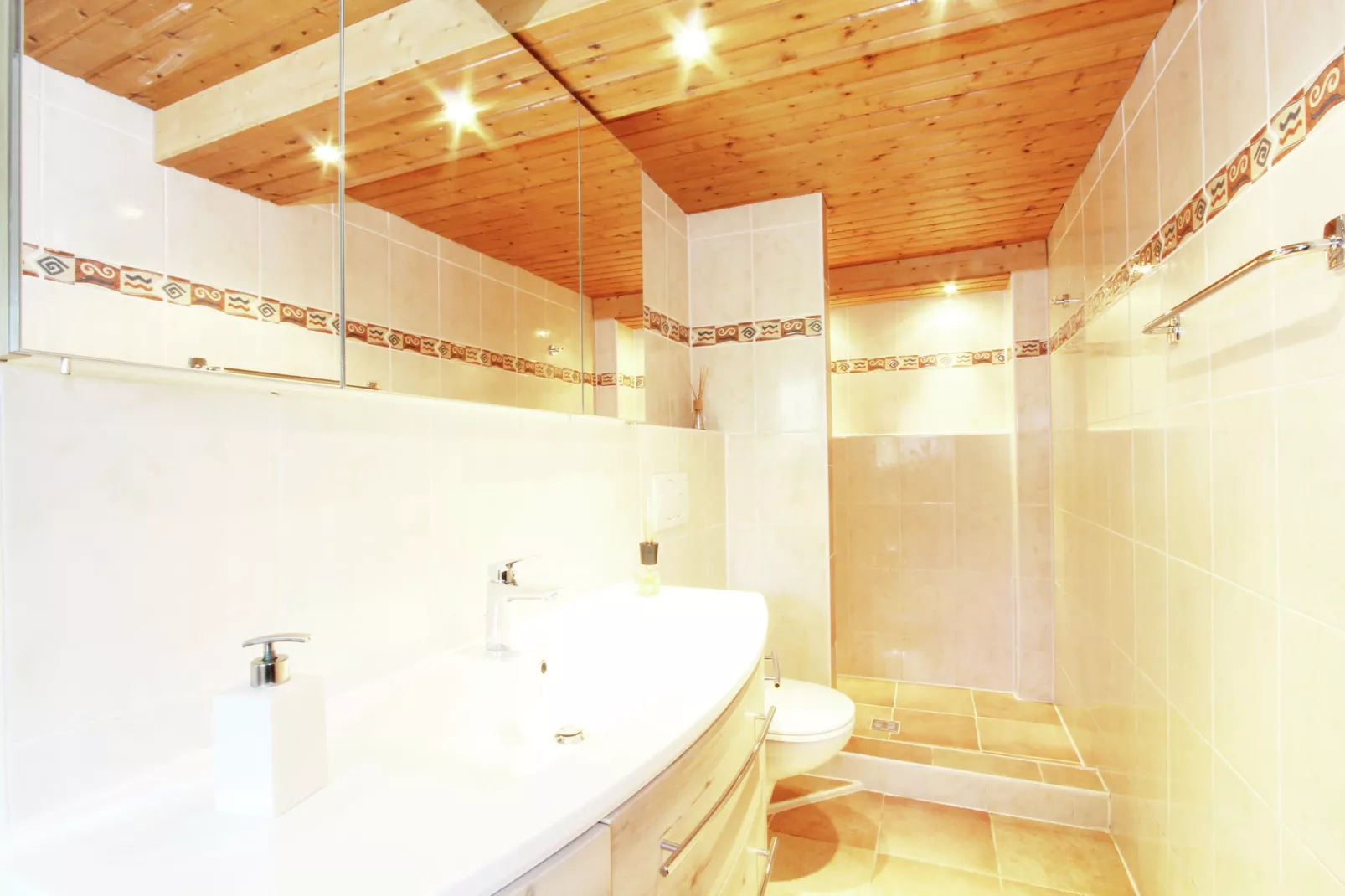 Chalet Niederndorferberg-Bathroom