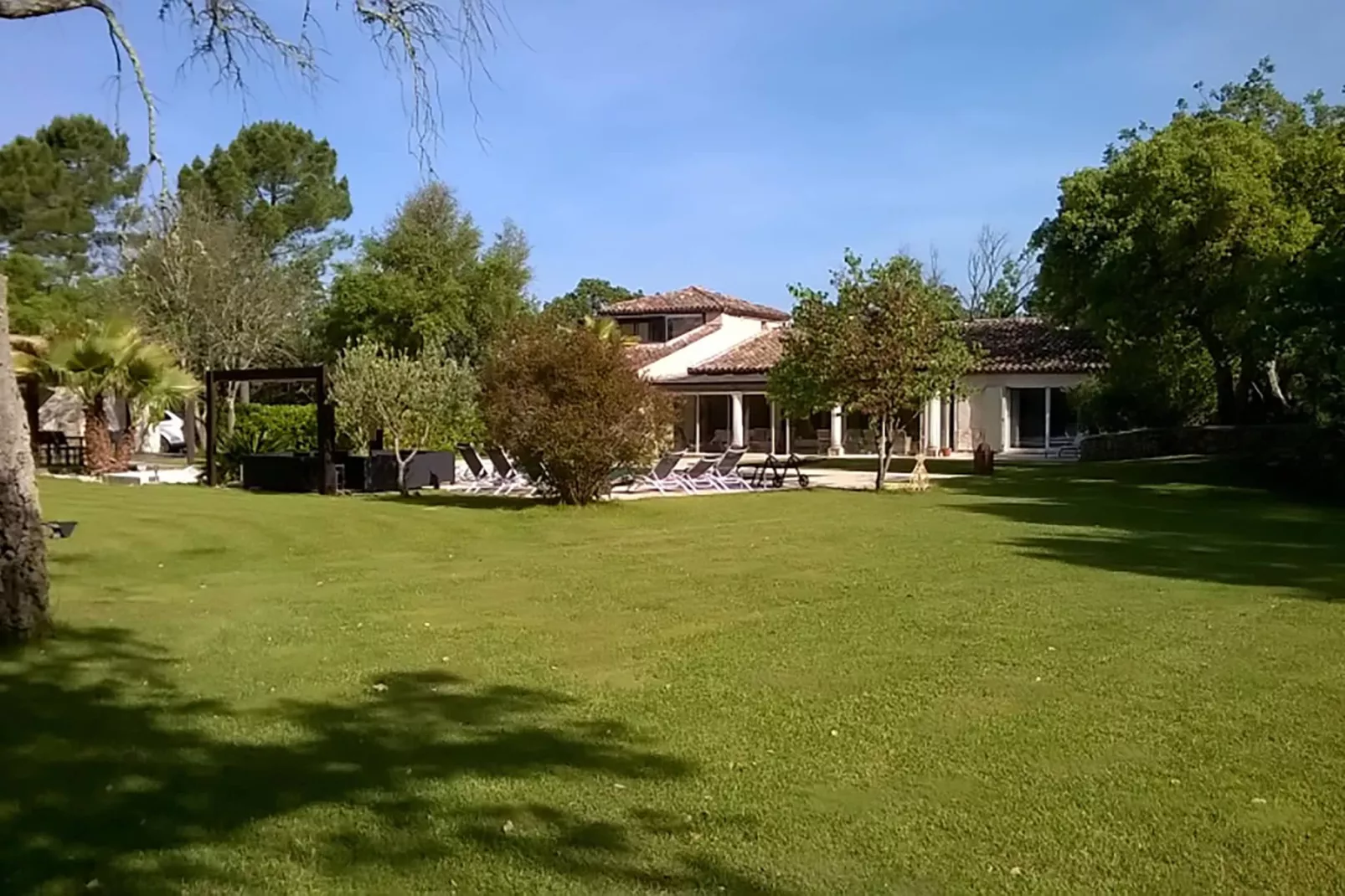 Villa Le Muy-Gardens summer