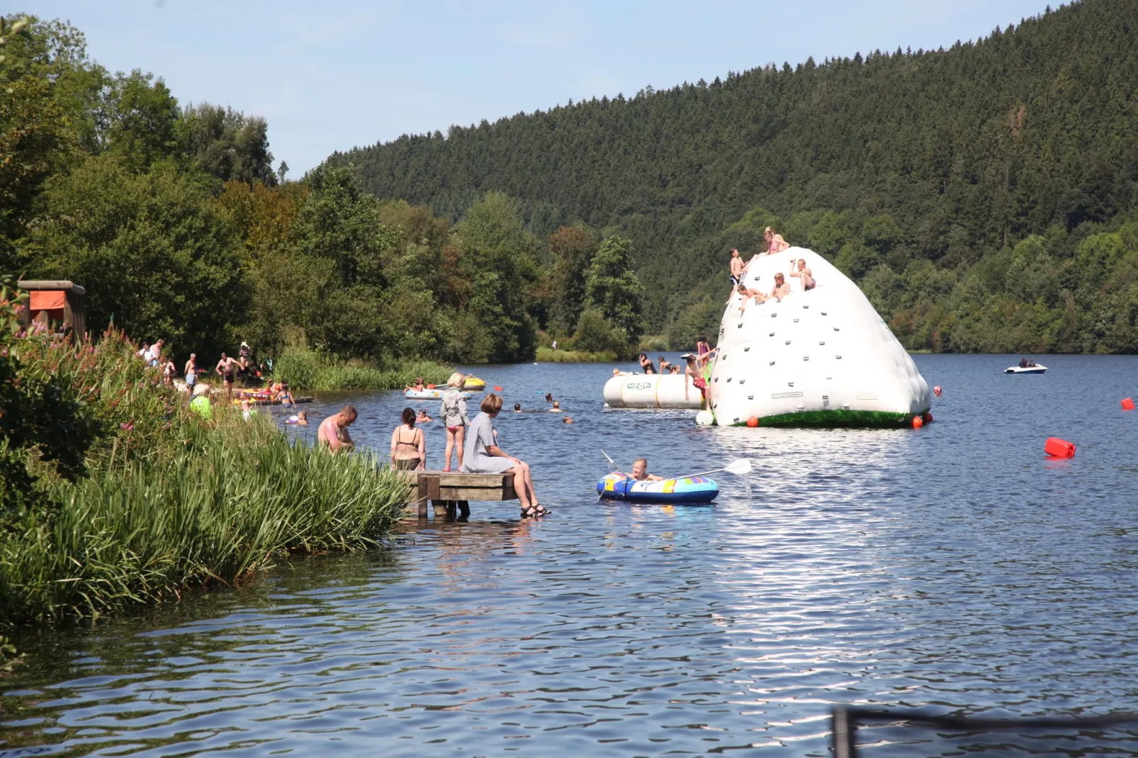 Eifelpark Kronenburger See 1-Areas summer 1km