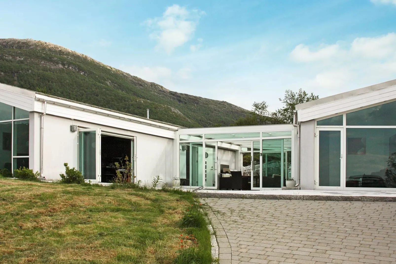 HUS 67508-Water view