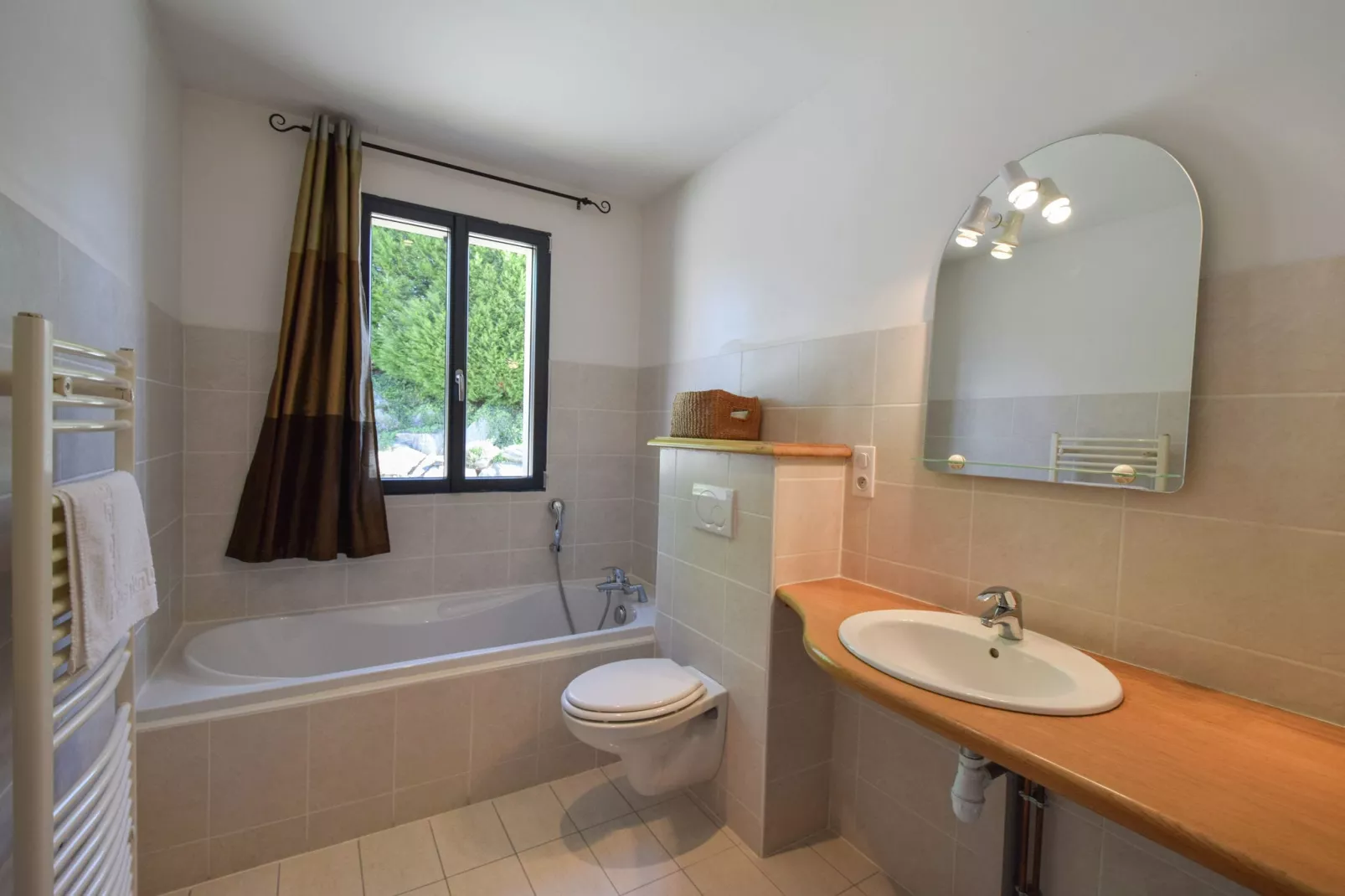 La Petite Tour-Bathroom