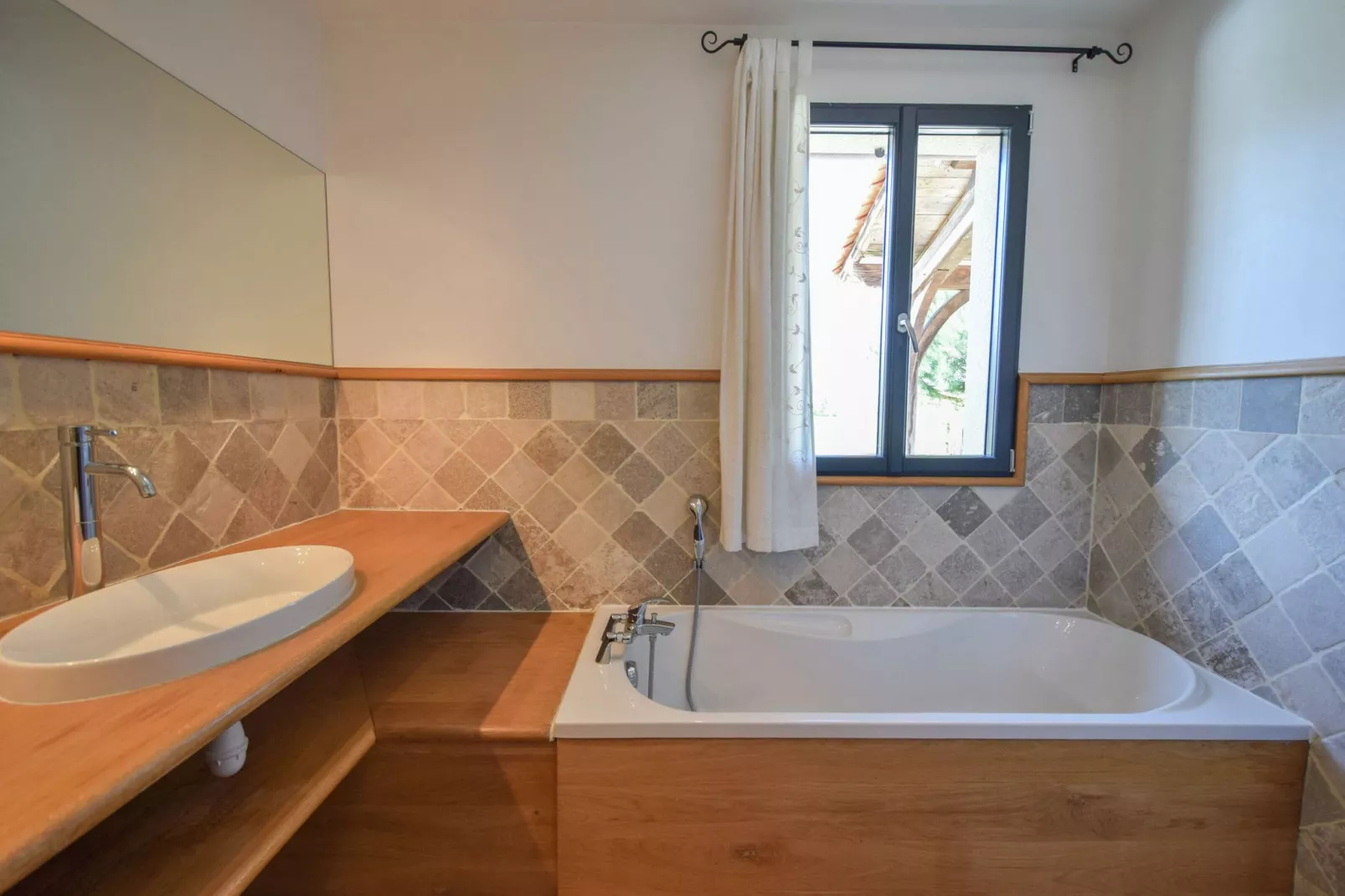 La Petite Tour-Bathroom