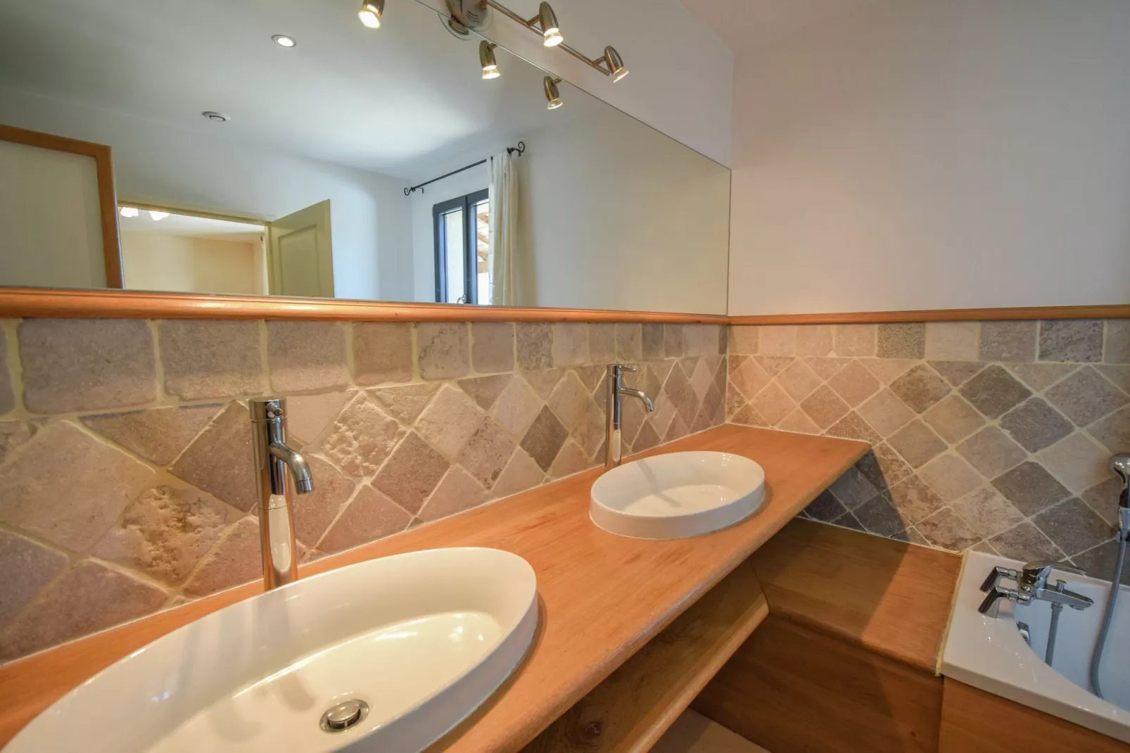 La Petite Tour-Bathroom