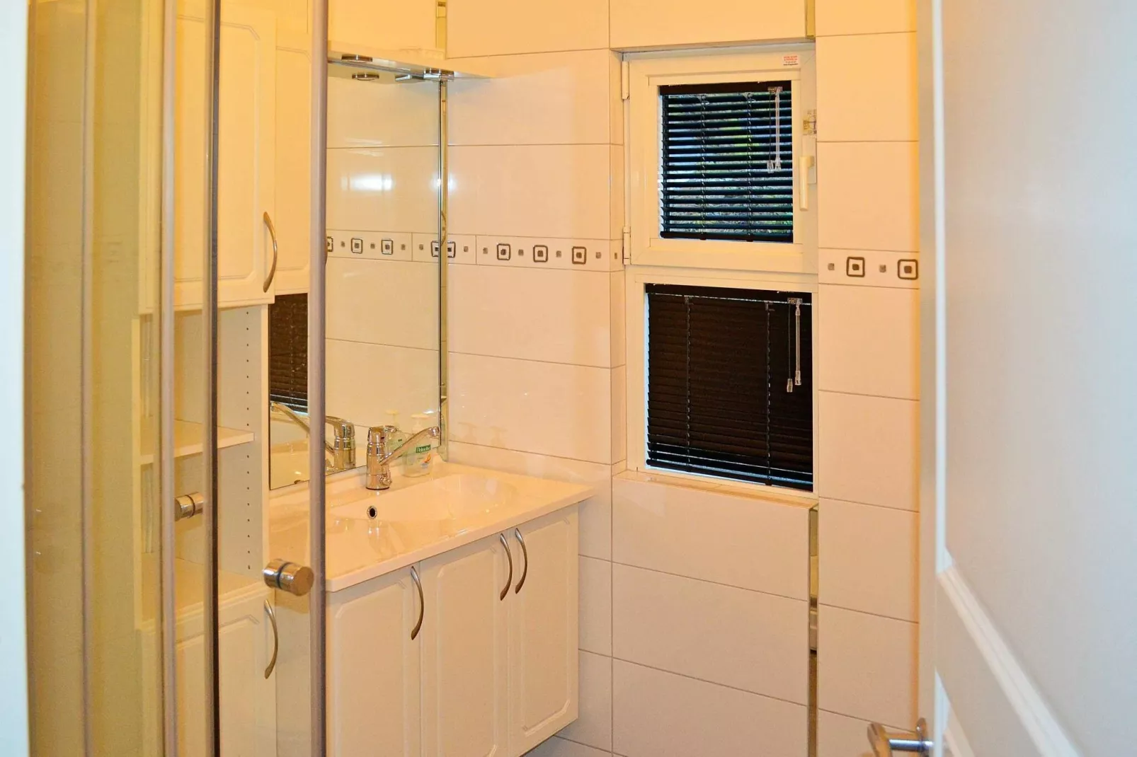 HUS 67508-Indoor