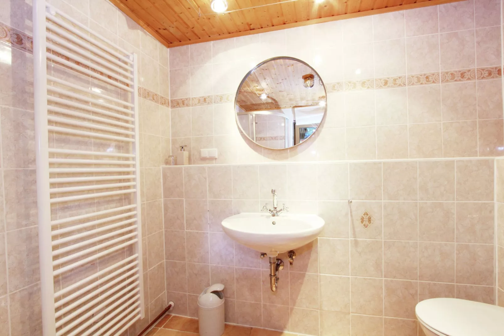 Chalet Niederndorferberg 1-Bathroom