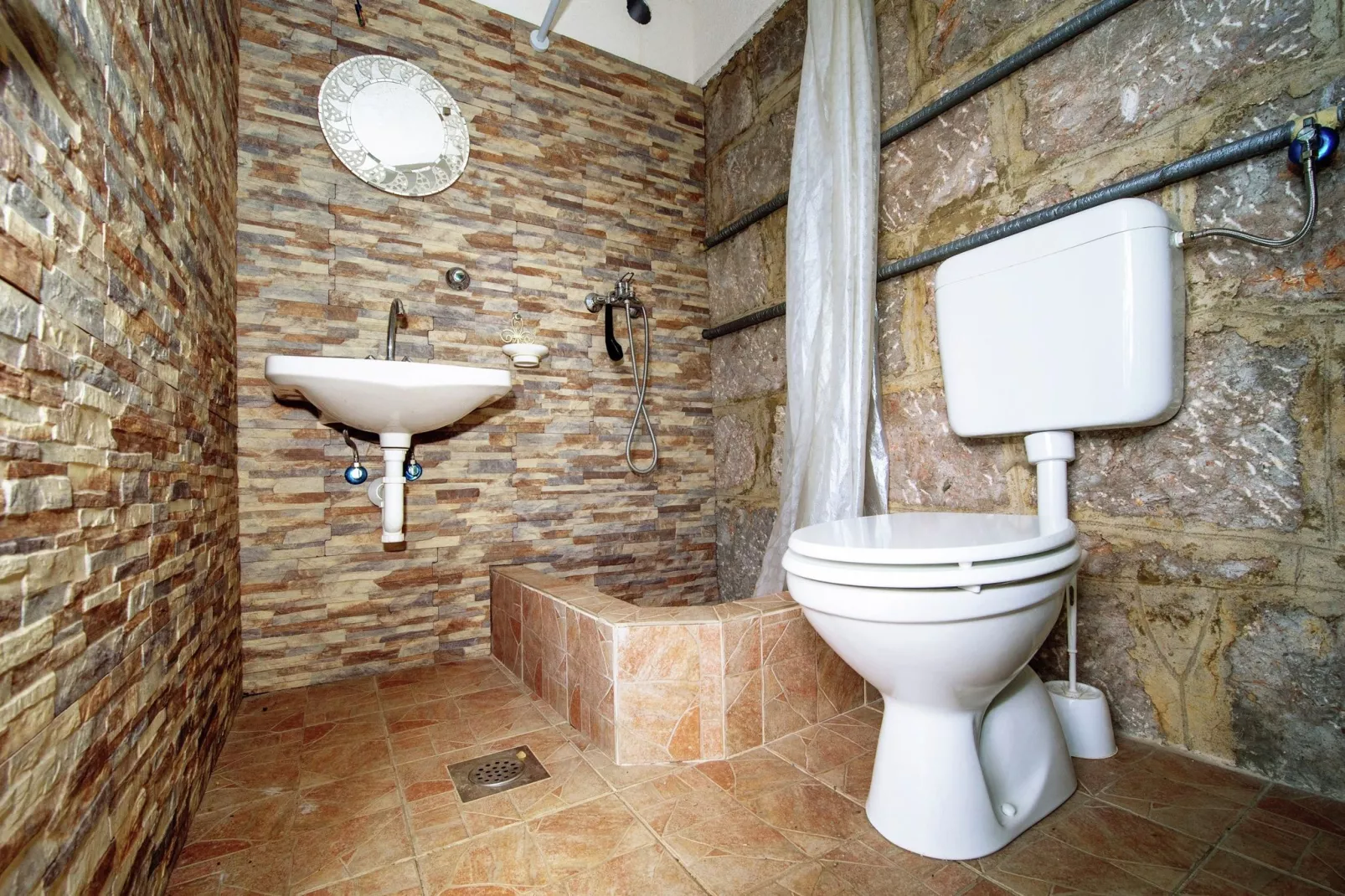 Stone house Dobroselo-Bathroom