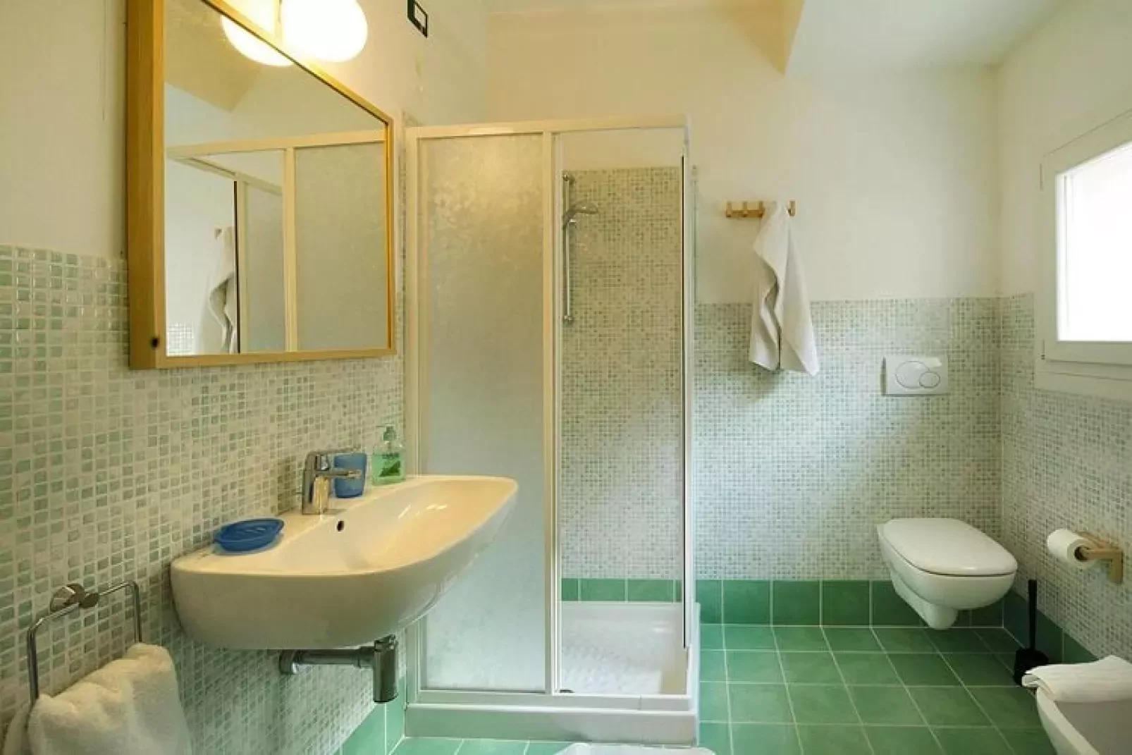 Holiday residence Ea Bianca, Baja Sardinia-Trilo 6 mit Meerblick frontal/seitlich-Bathroom