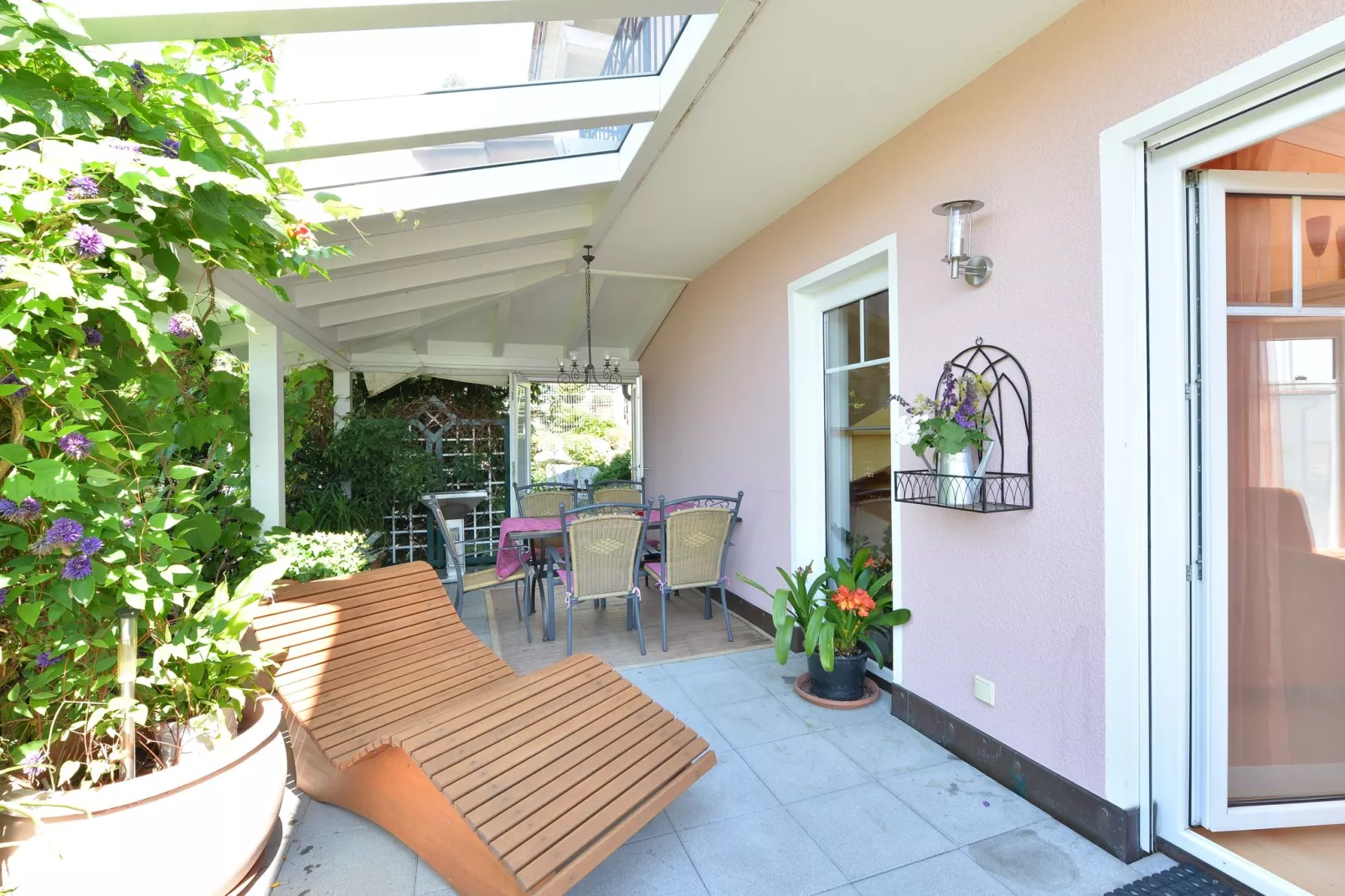Sonnenhügel-Terrassenbalkon