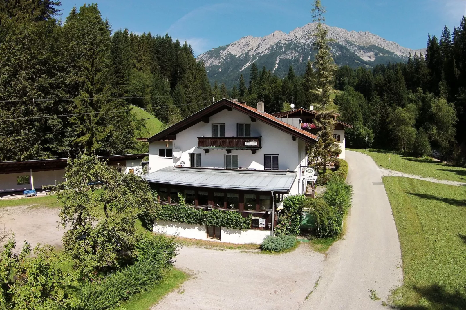 Rosemarie Groß-Exterior summer