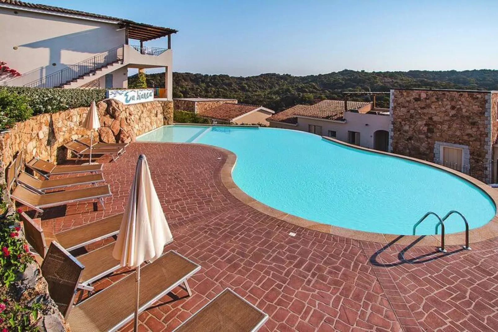 Holiday residence Ea Bianca, Baja Sardinia-Quadri 8-Pool