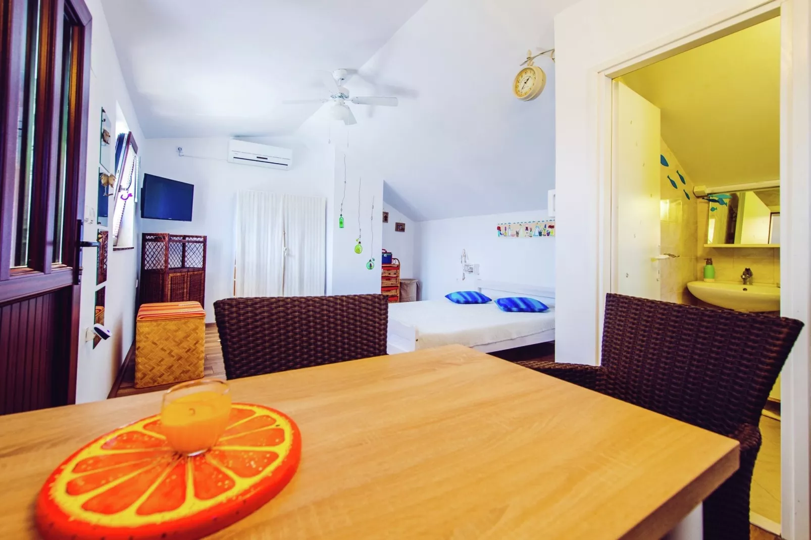 Studio apartment Paklenica-Dining room