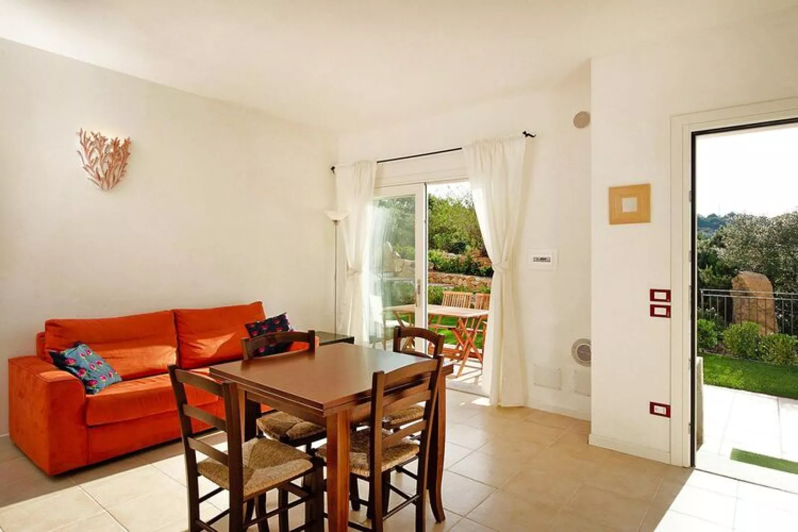 Holiday residence Ea Bianca, Baja Sardinia-Quadri 8