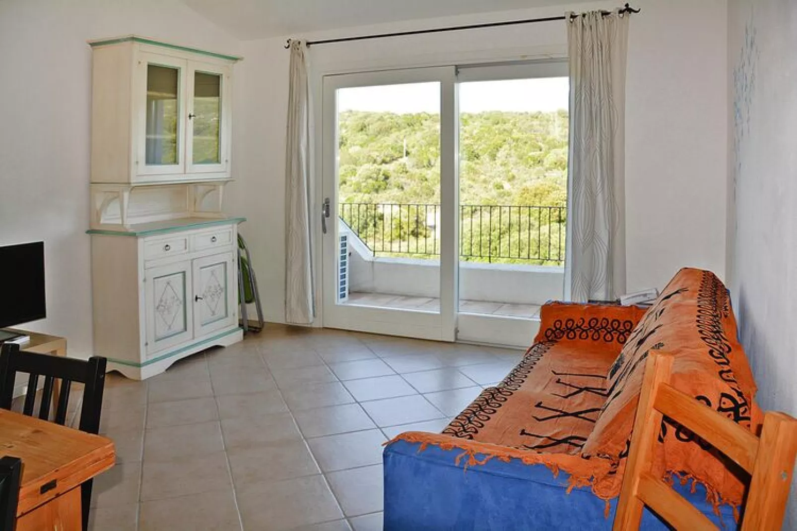 Holiday residence Ea Bianca, Baja Sardinia-Quadri 8-Living room