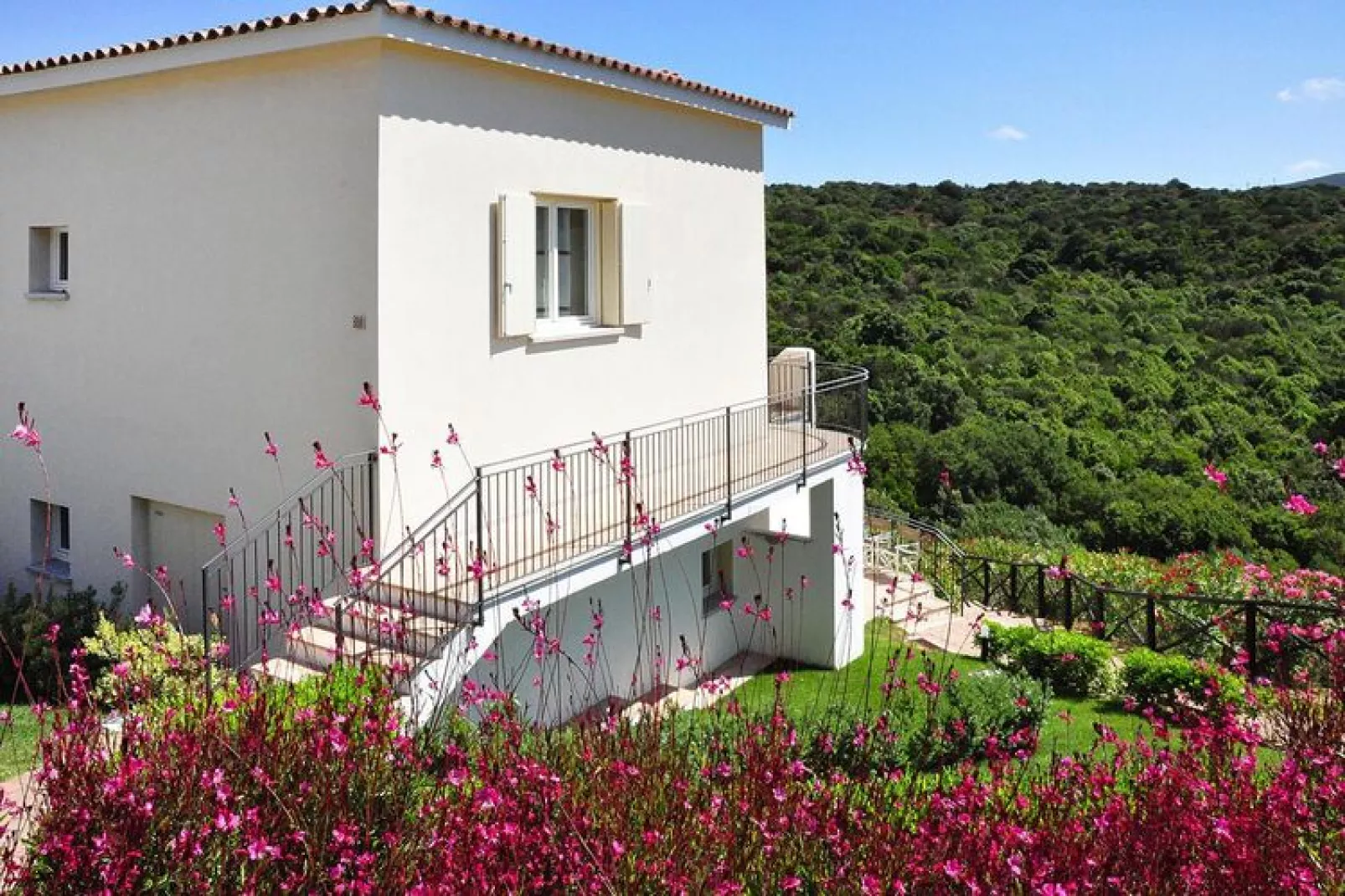 Holiday residence Ea Bianca, Baja Sardinia-Quadri 8-Exterior summer