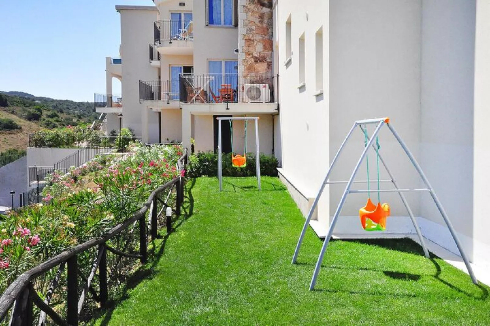 Holiday residence Ea Bianca, Baja Sardinia-Quadri 8-Gardens summer
