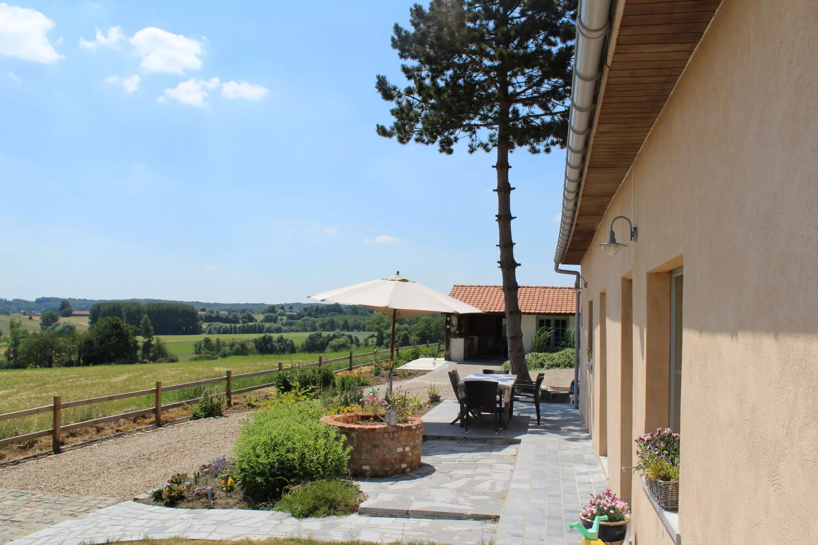 House with a view-Jardin d'été