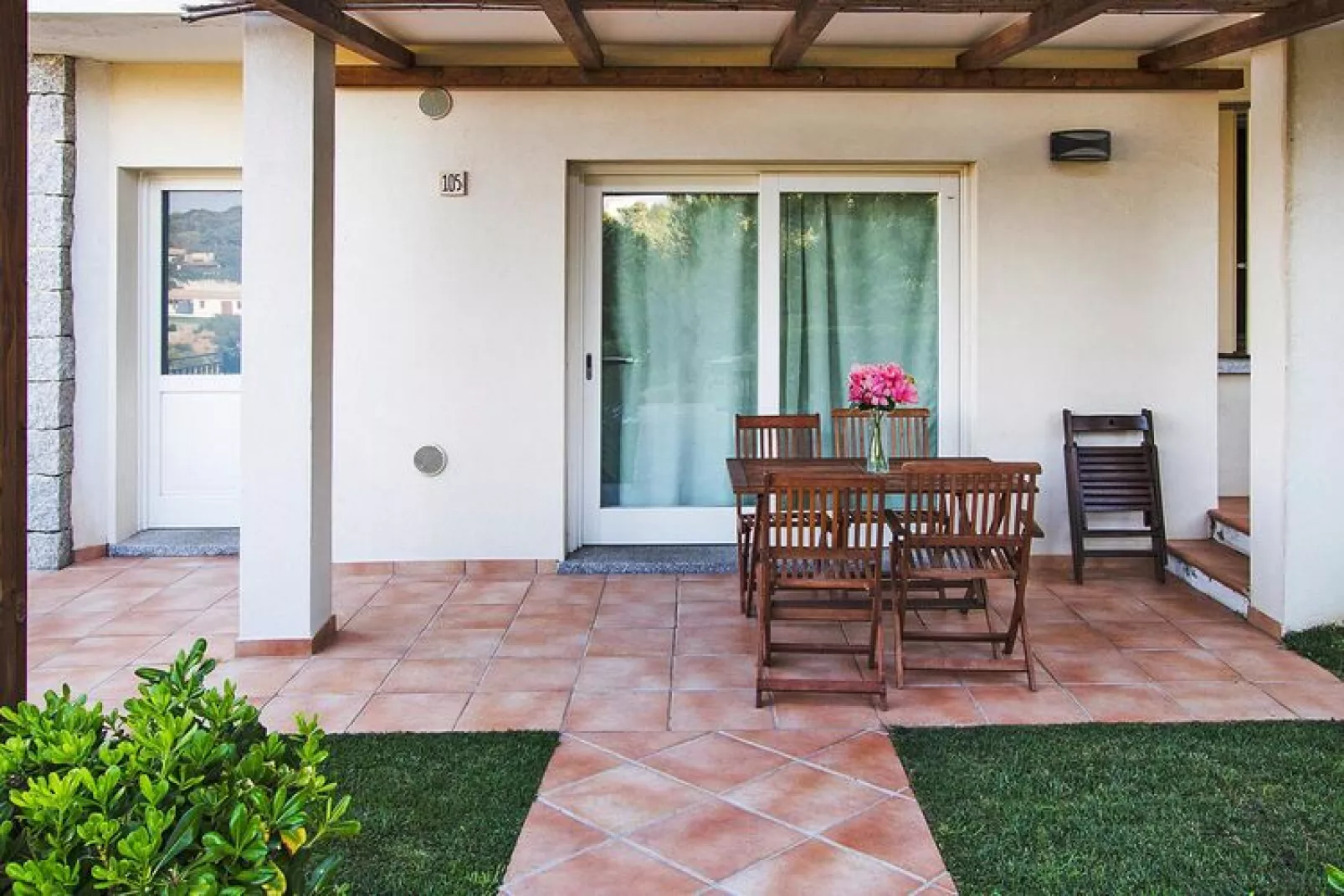 Holiday residence Ea Bianca, Baja Sardinia-Quadri 8-Living room